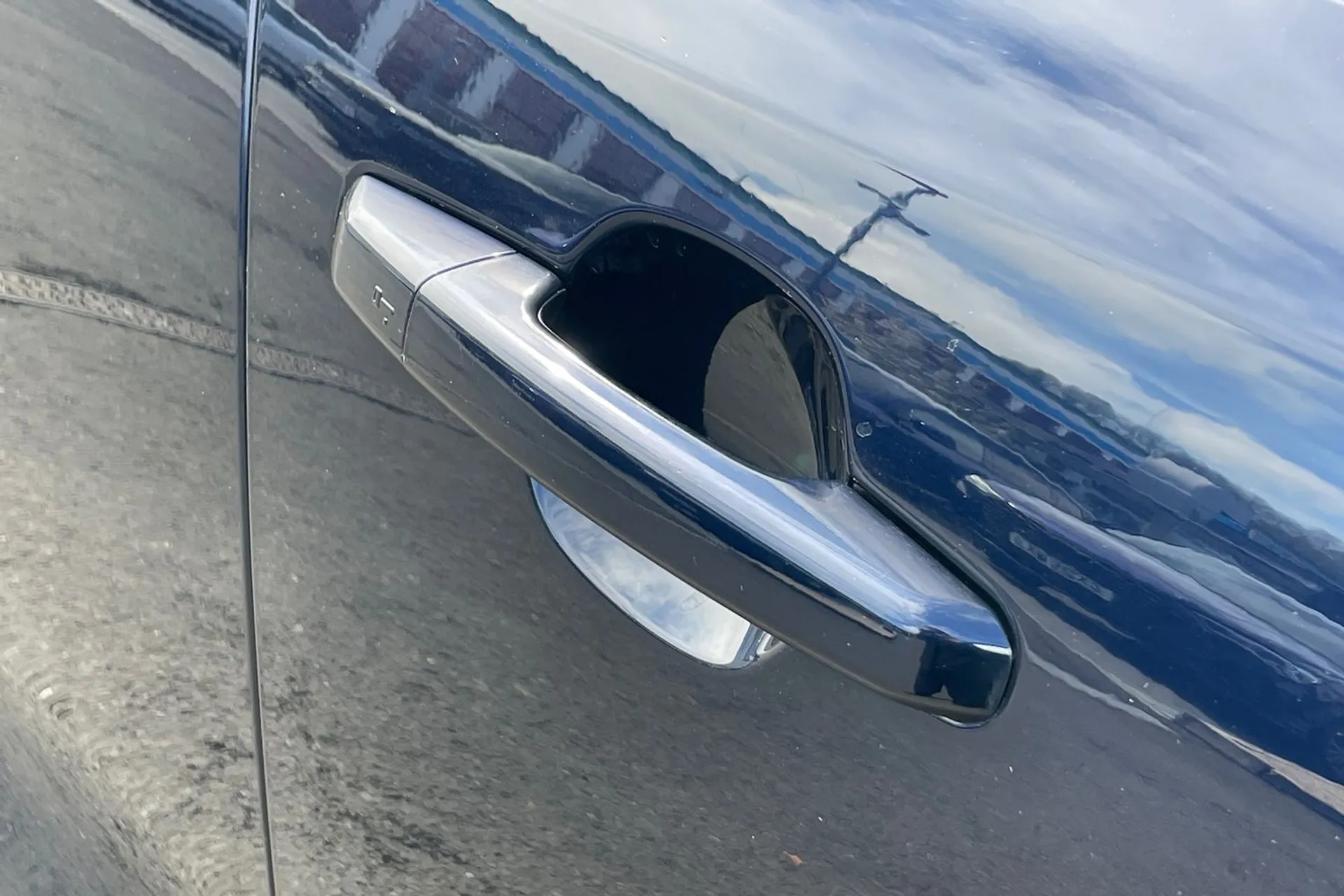 Jaguar F-PACE thumbnail image number 23