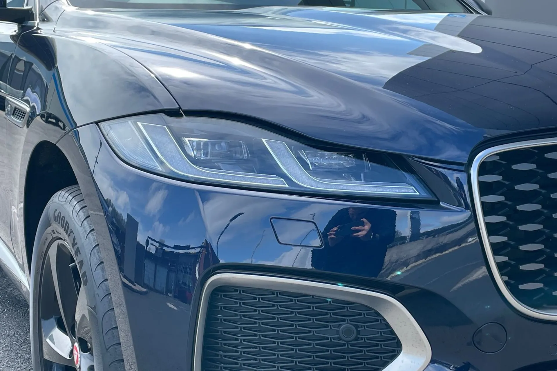 Jaguar F-PACE thumbnail image number 15