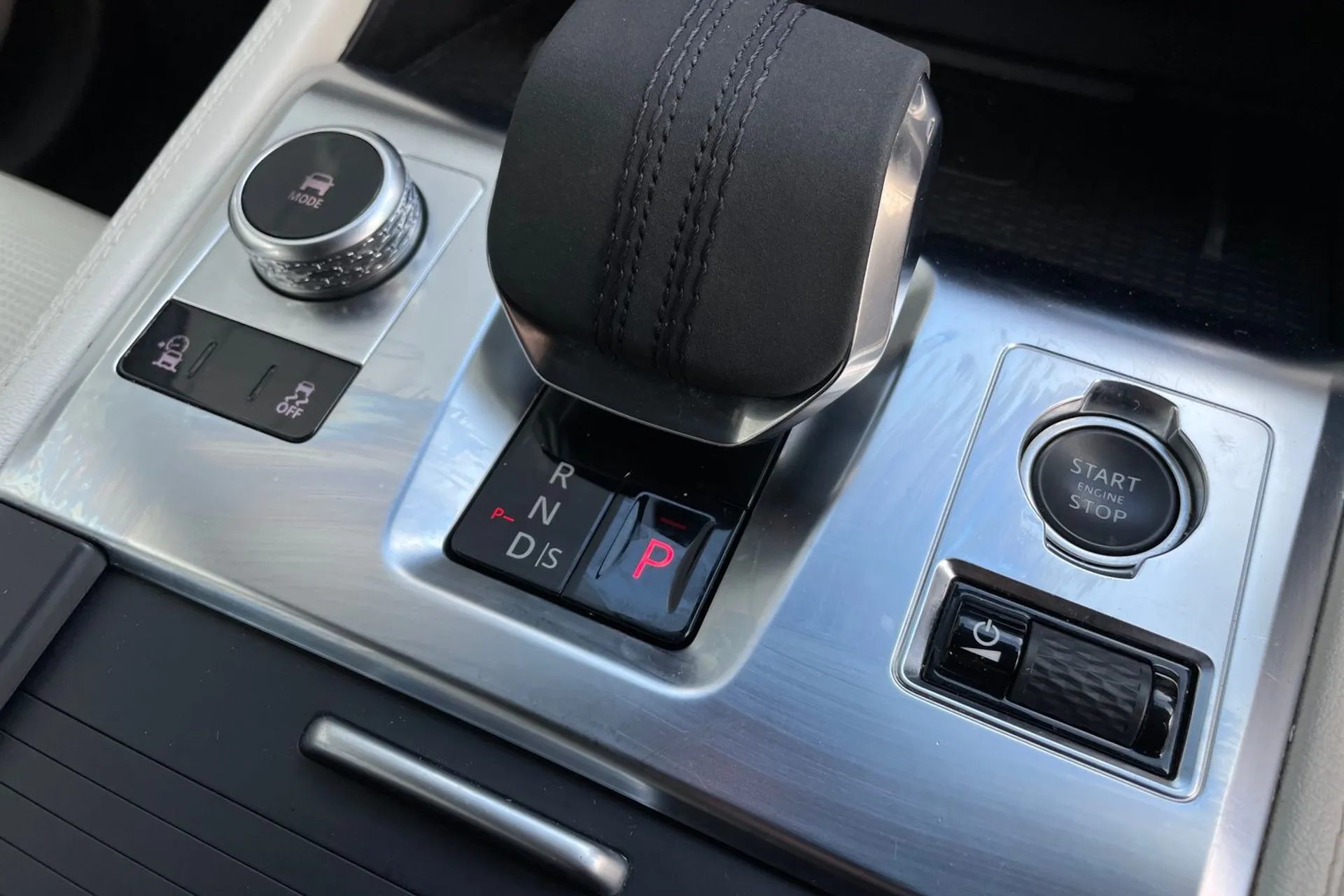 Jaguar F-PACE thumbnail image number 26
