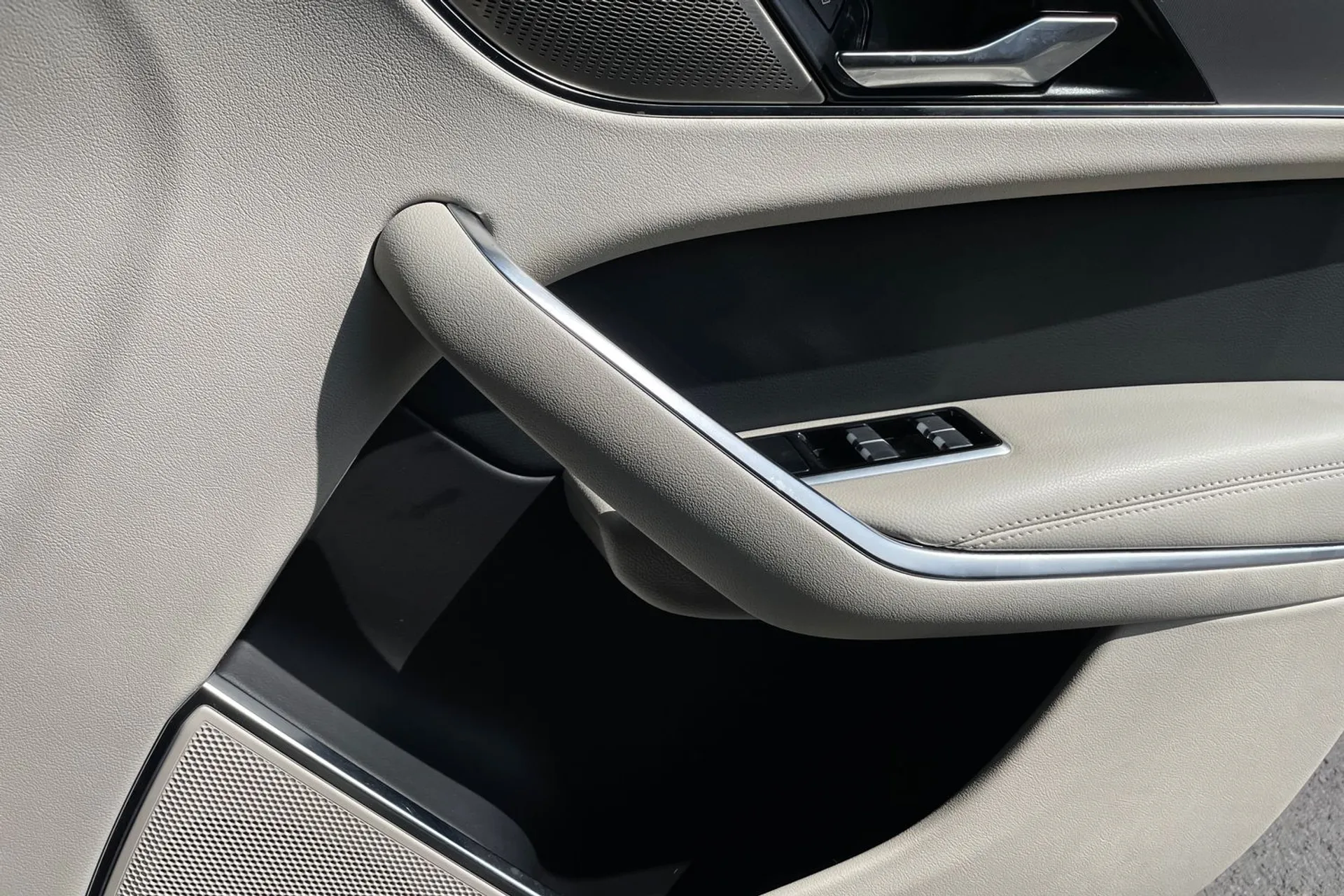 Jaguar F-PACE thumbnail image number 45