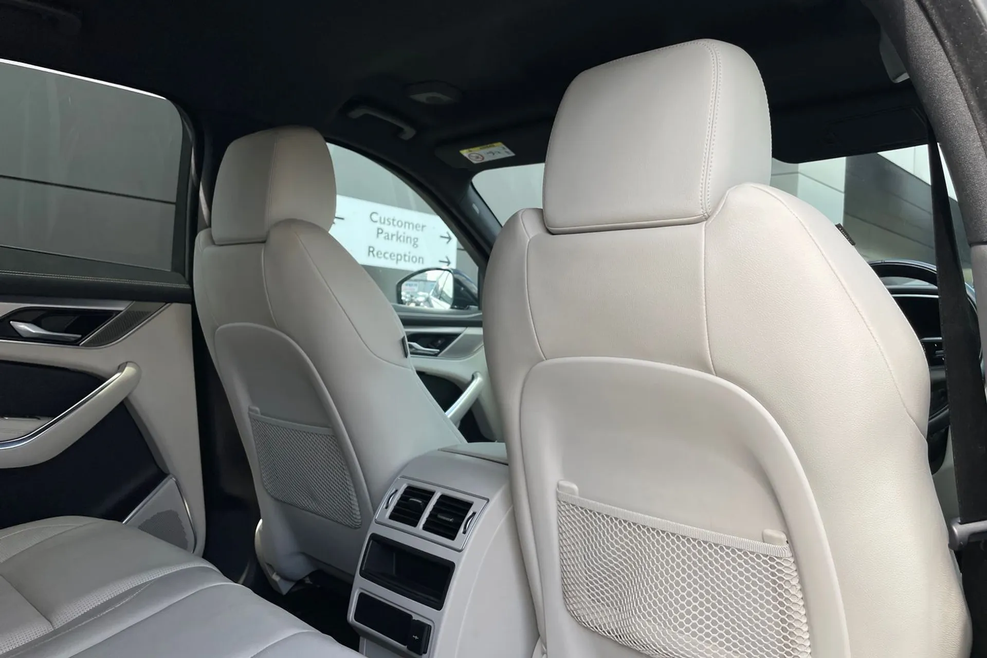 Jaguar F-PACE thumbnail image number 30