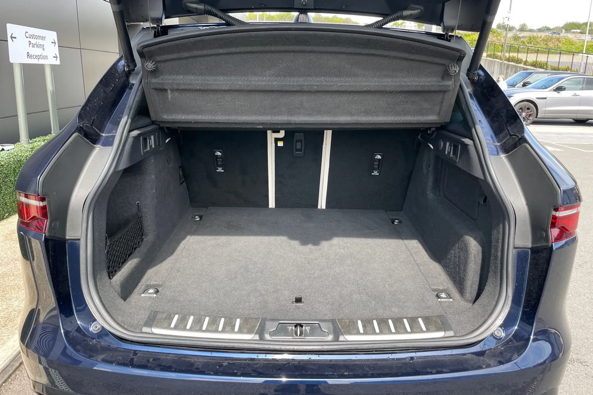 Jaguar F-PACE thumbnail image number 27
