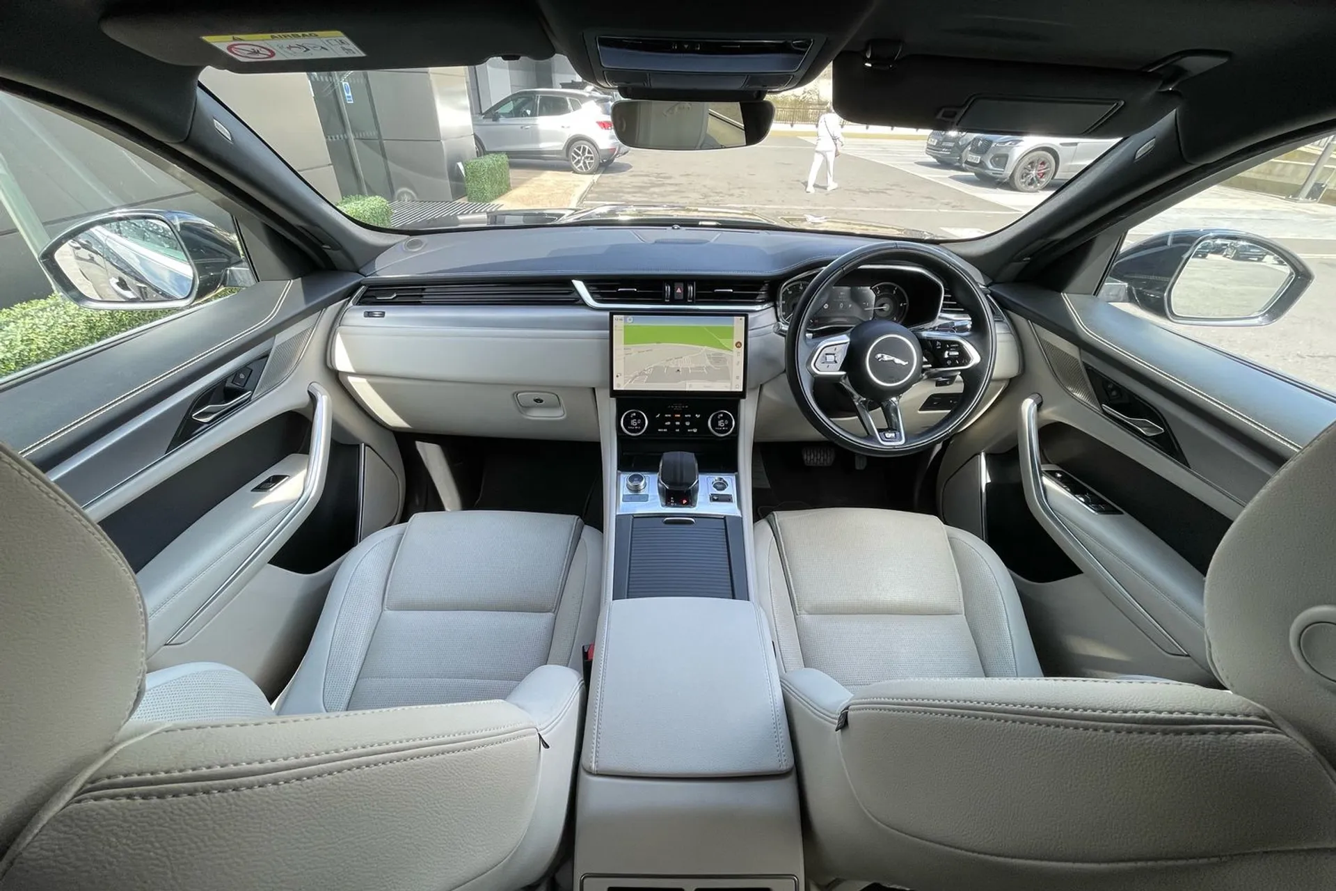 Jaguar F-PACE thumbnail image number 4