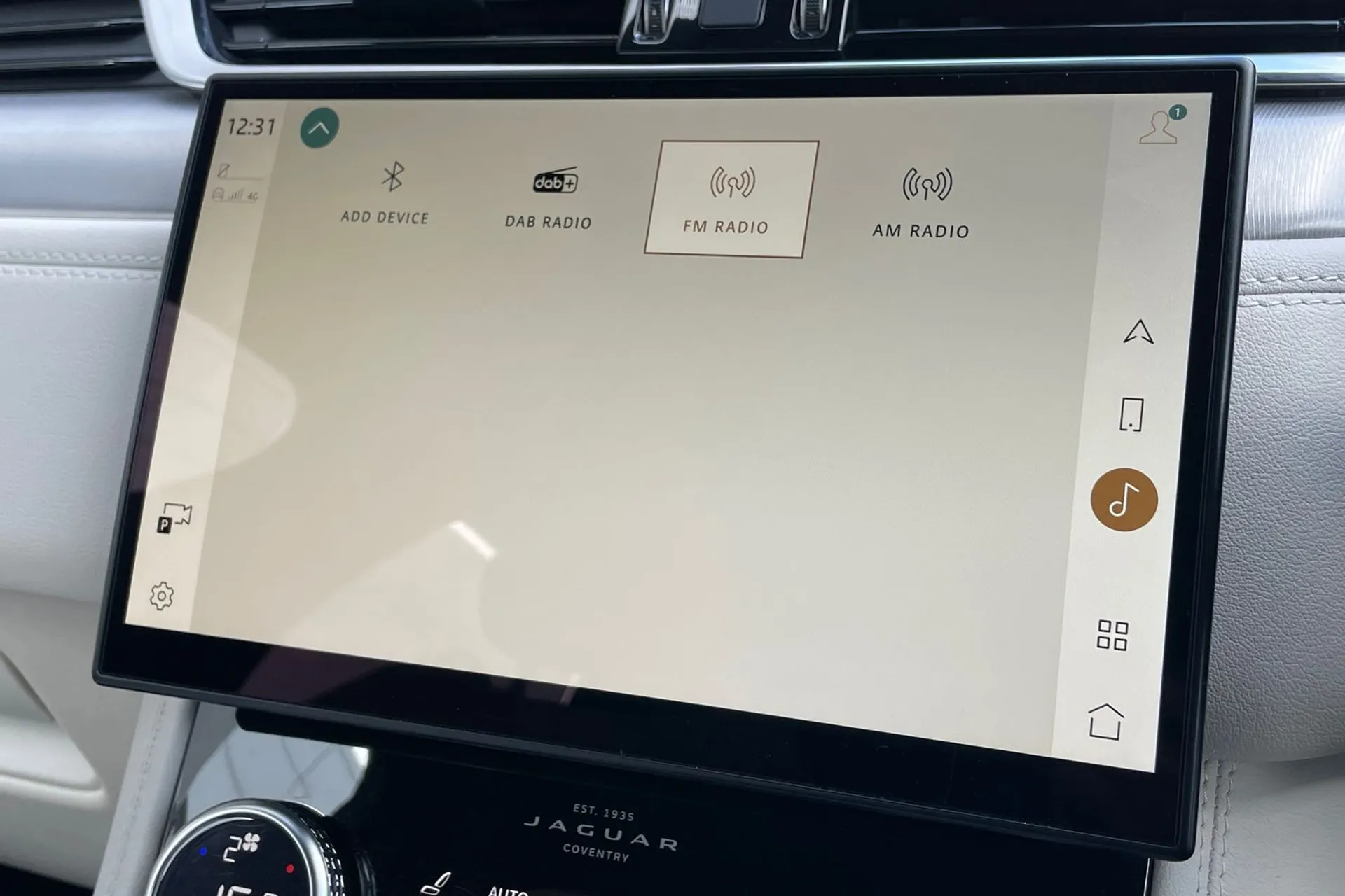 Jaguar F-PACE thumbnail image number 46