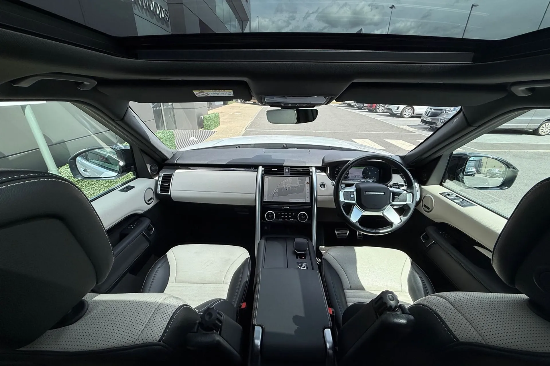 LAND ROVER DISCOVERY thumbnail image number 3
