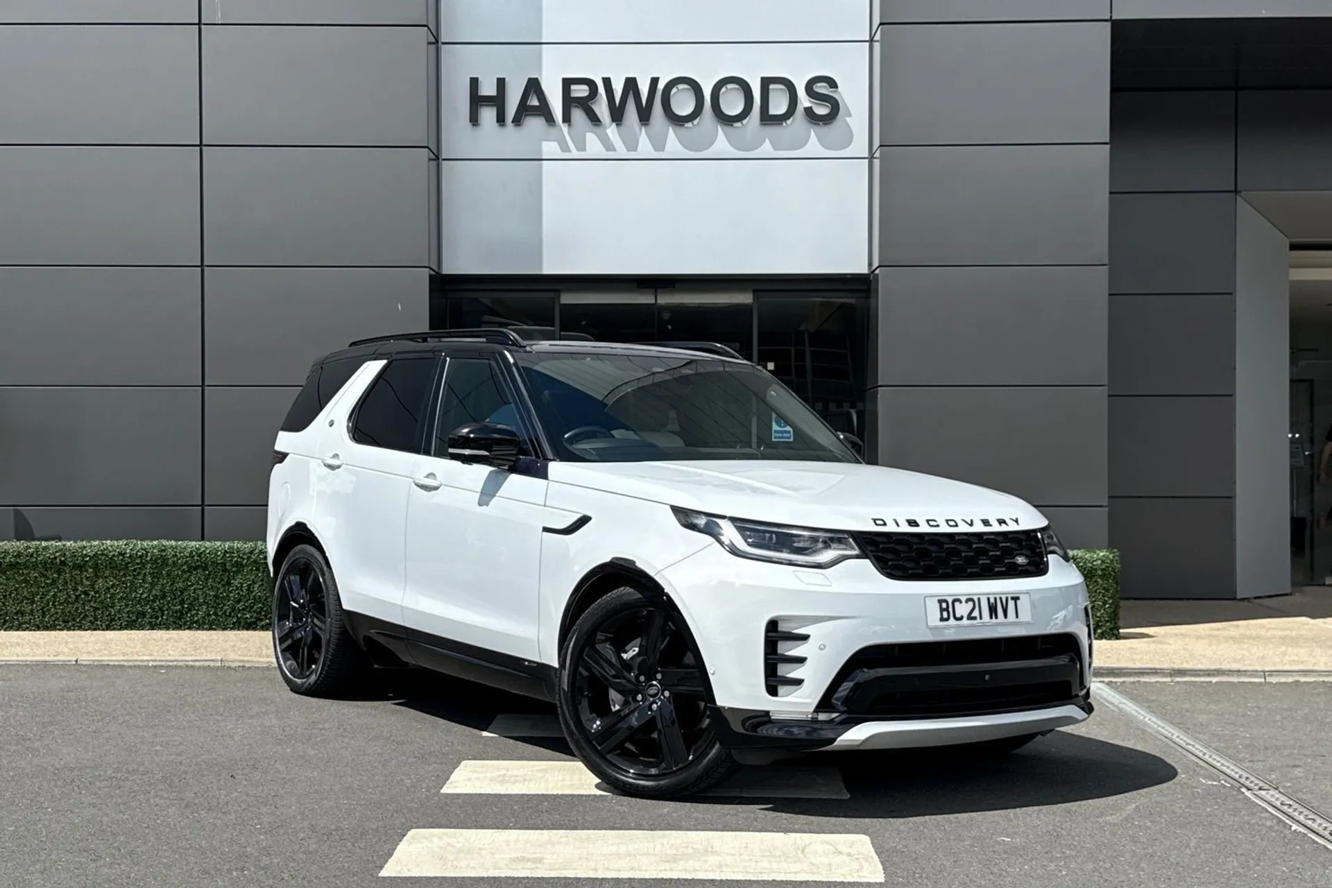 LAND ROVER DISCOVERY focused image