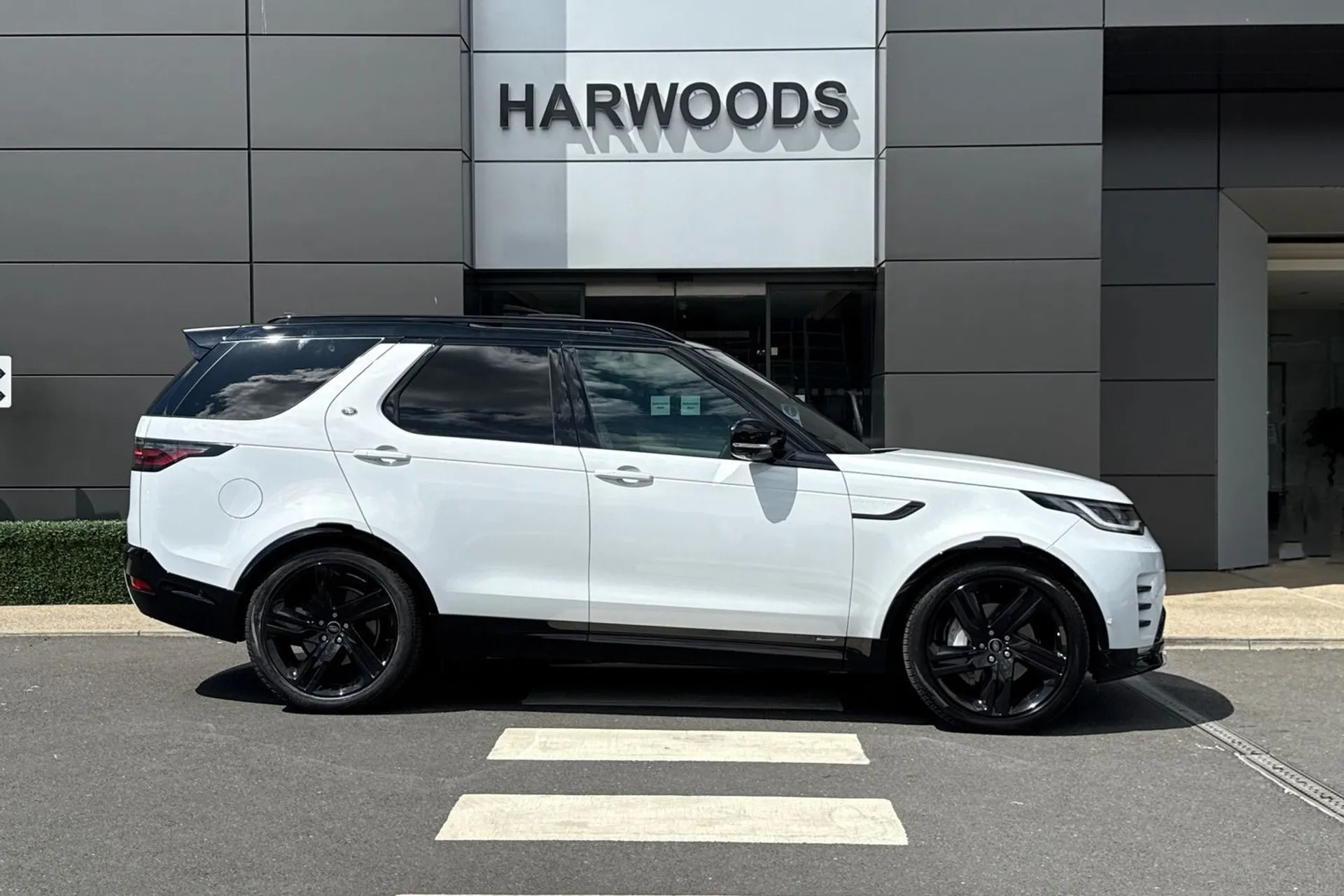 LAND ROVER DISCOVERY thumbnail image number 2