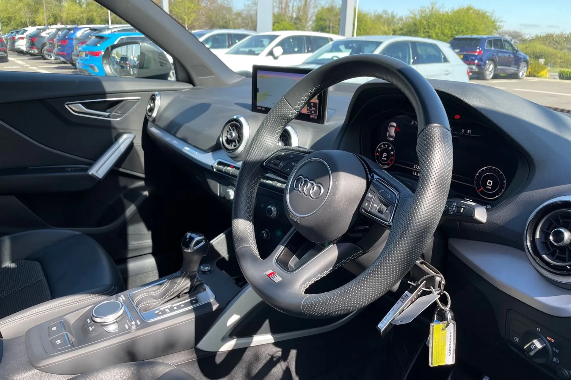 Audi Q2 thumbnail image number 25