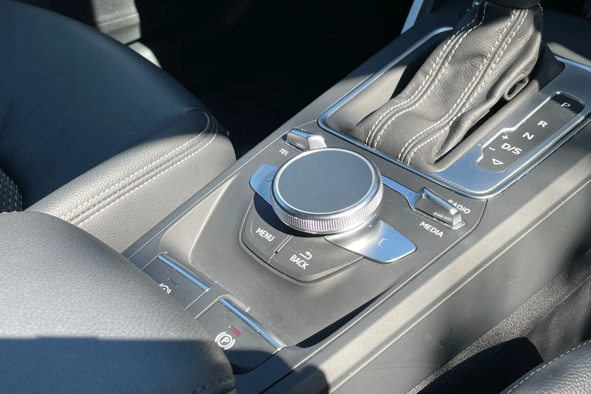 Audi Q2 thumbnail image number 44