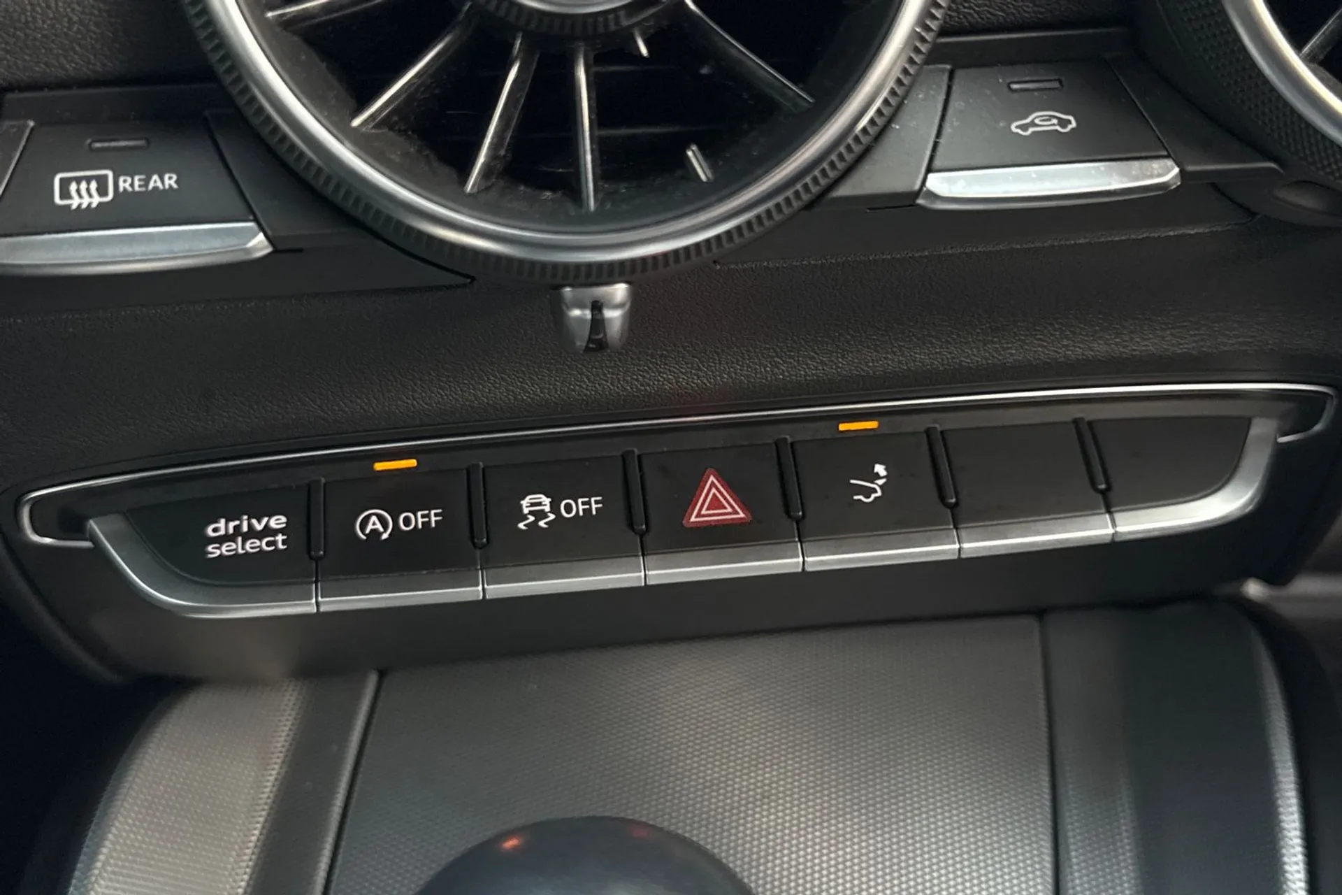 Audi TT thumbnail image number 32