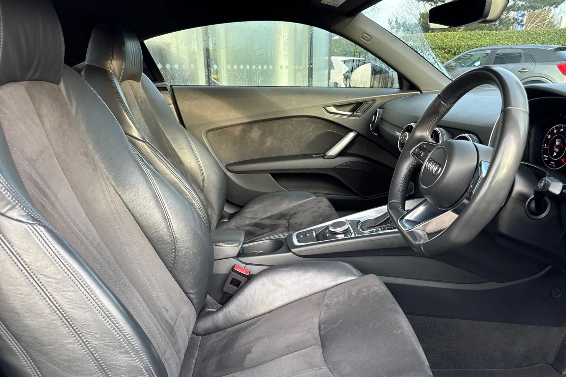 Audi TT thumbnail image number 44