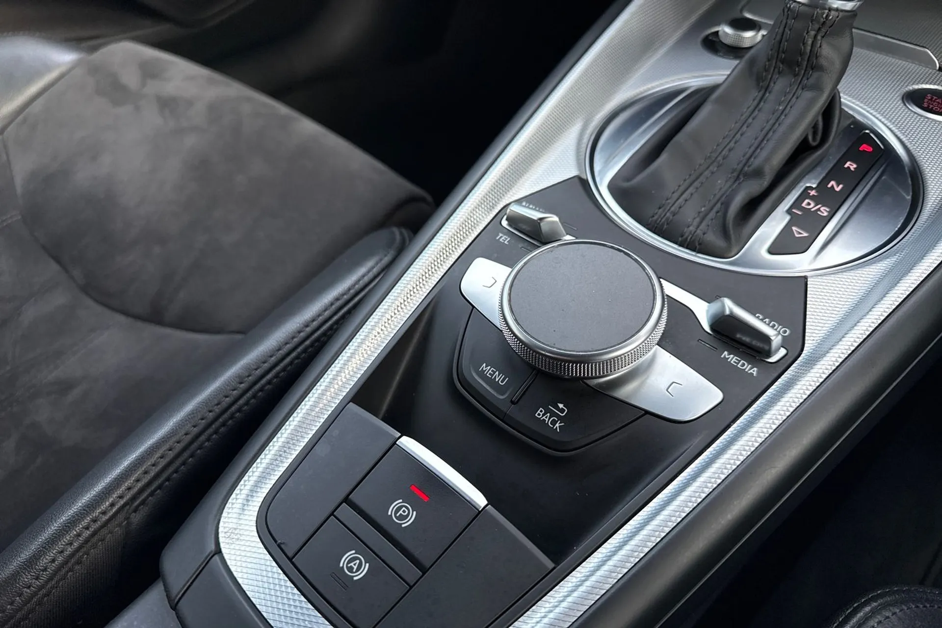 Audi TT thumbnail image number 31