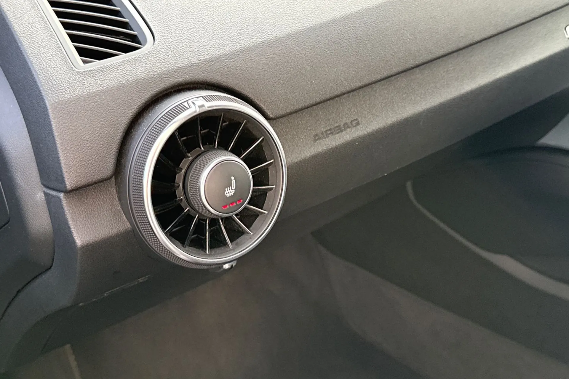 Audi TT thumbnail image number 9