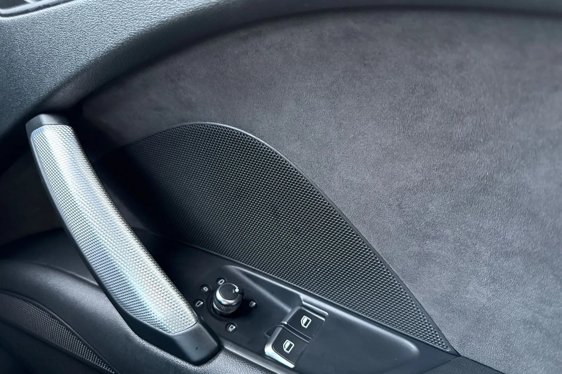 Audi TT thumbnail image number 49