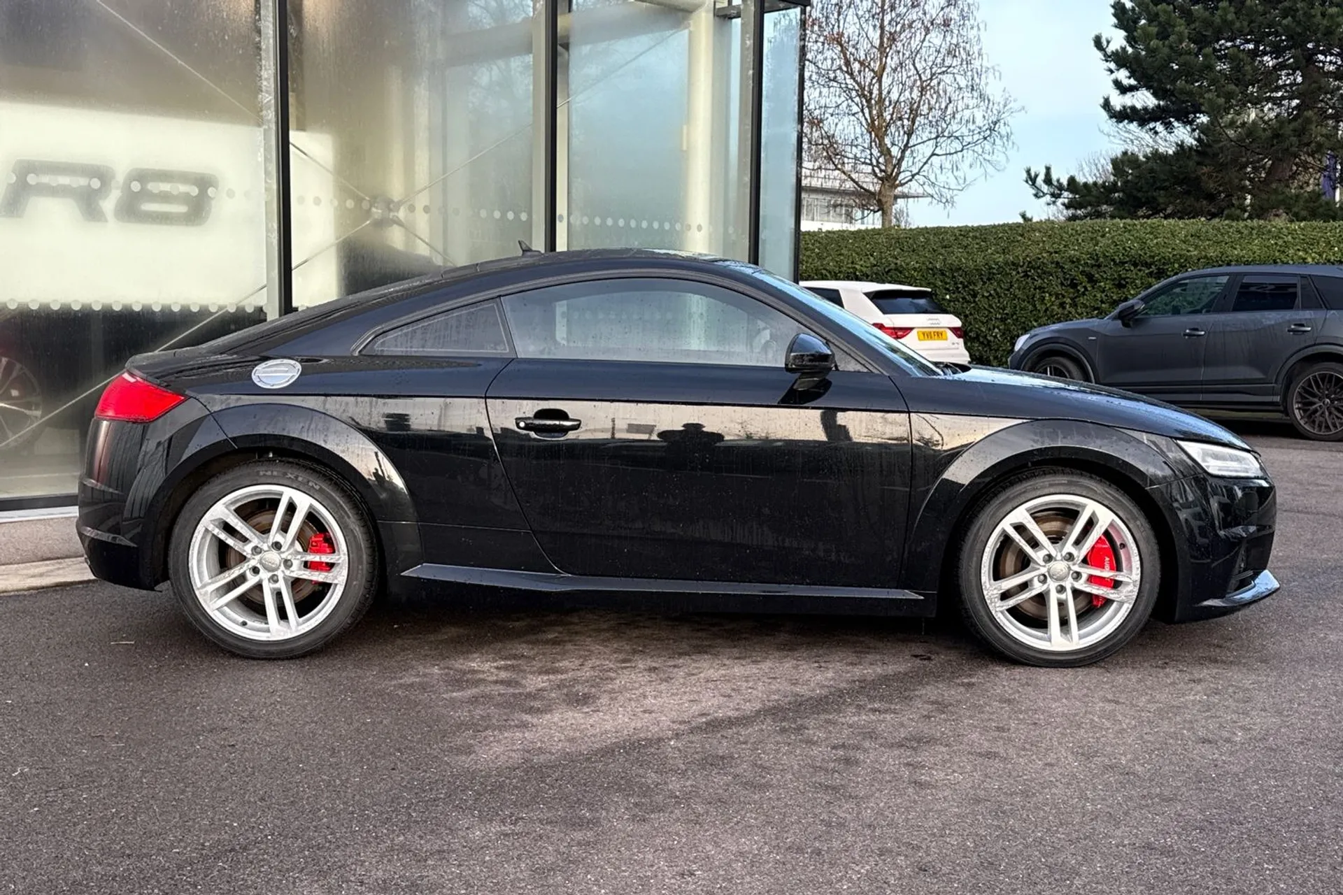 Audi TT thumbnail image number 2