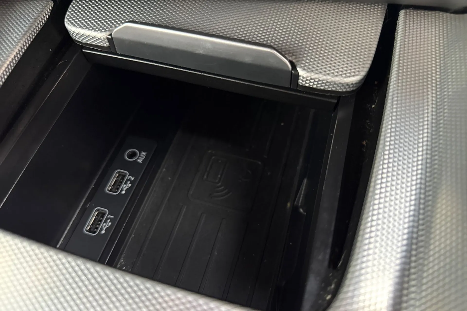 Audi TT thumbnail image number 27