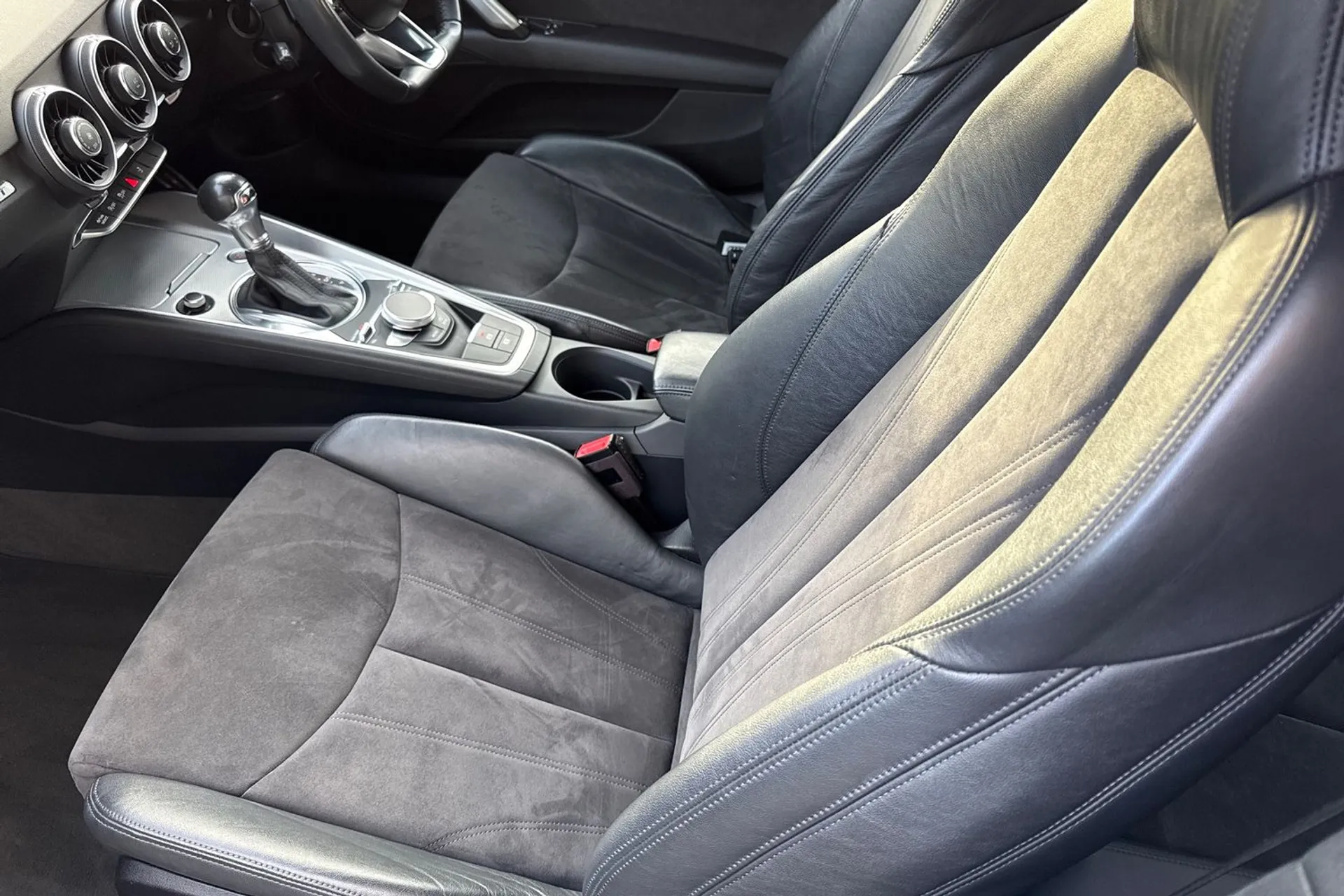 Audi TT thumbnail image number 47