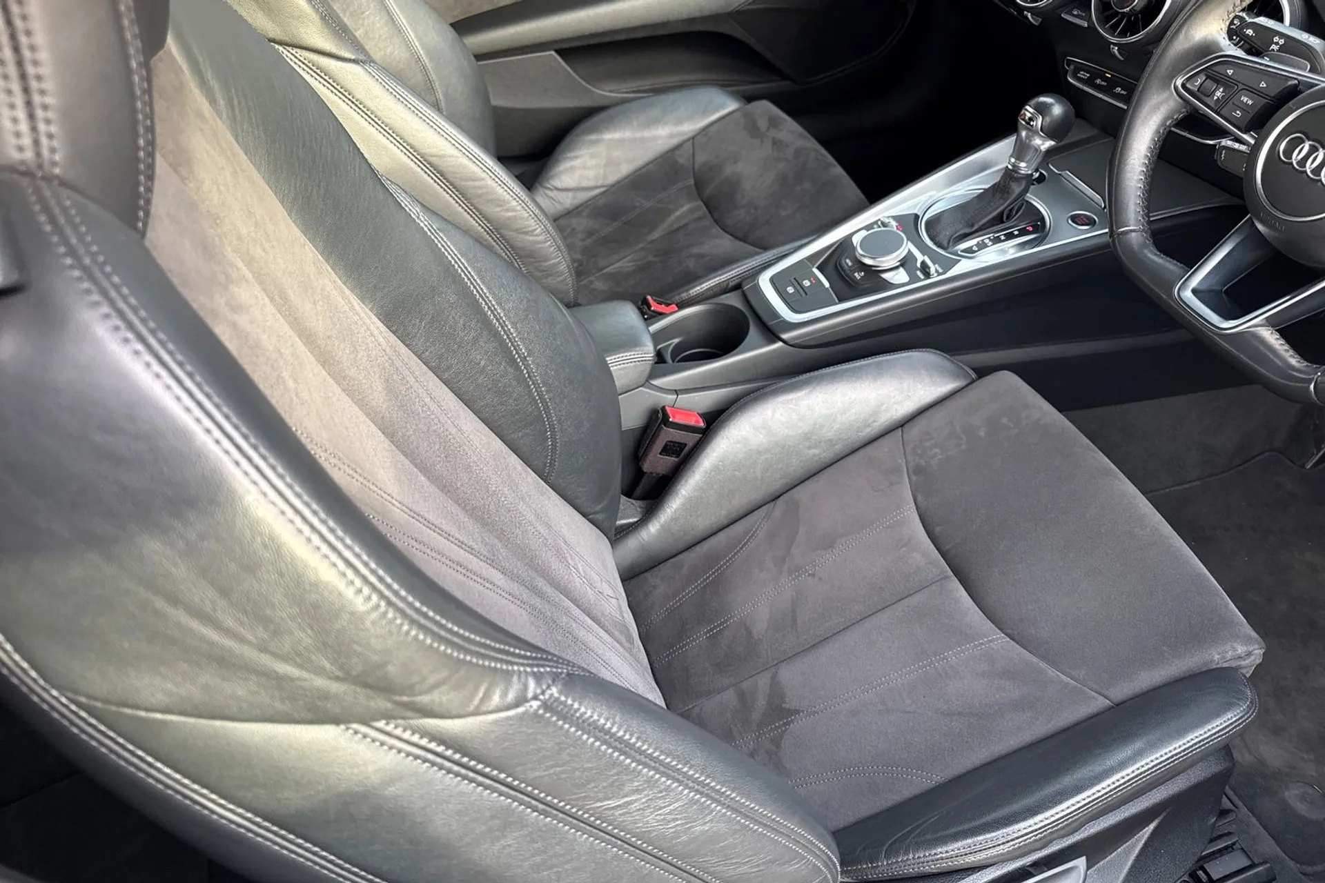 Audi TT thumbnail image number 48