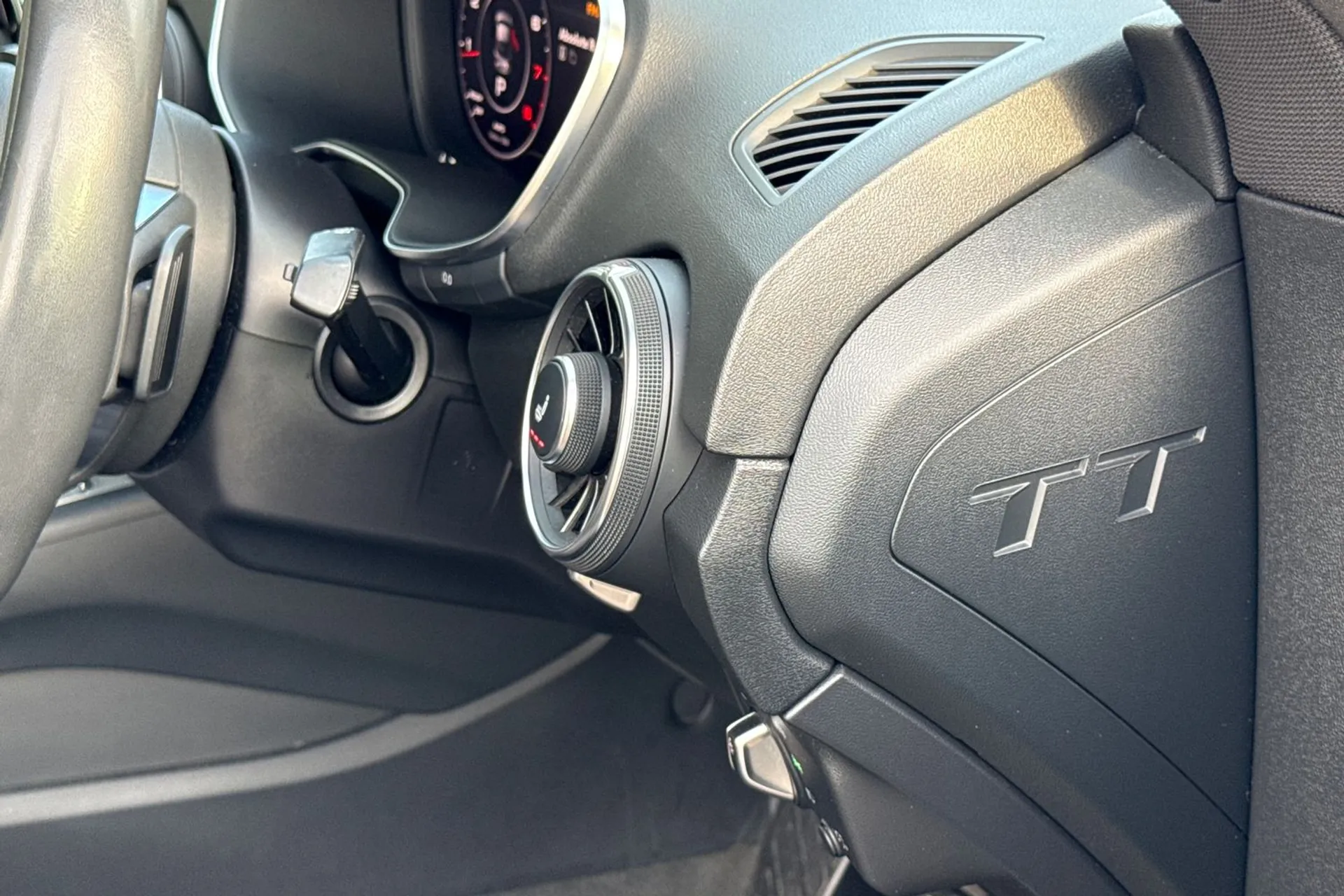 Audi TT thumbnail image number 21