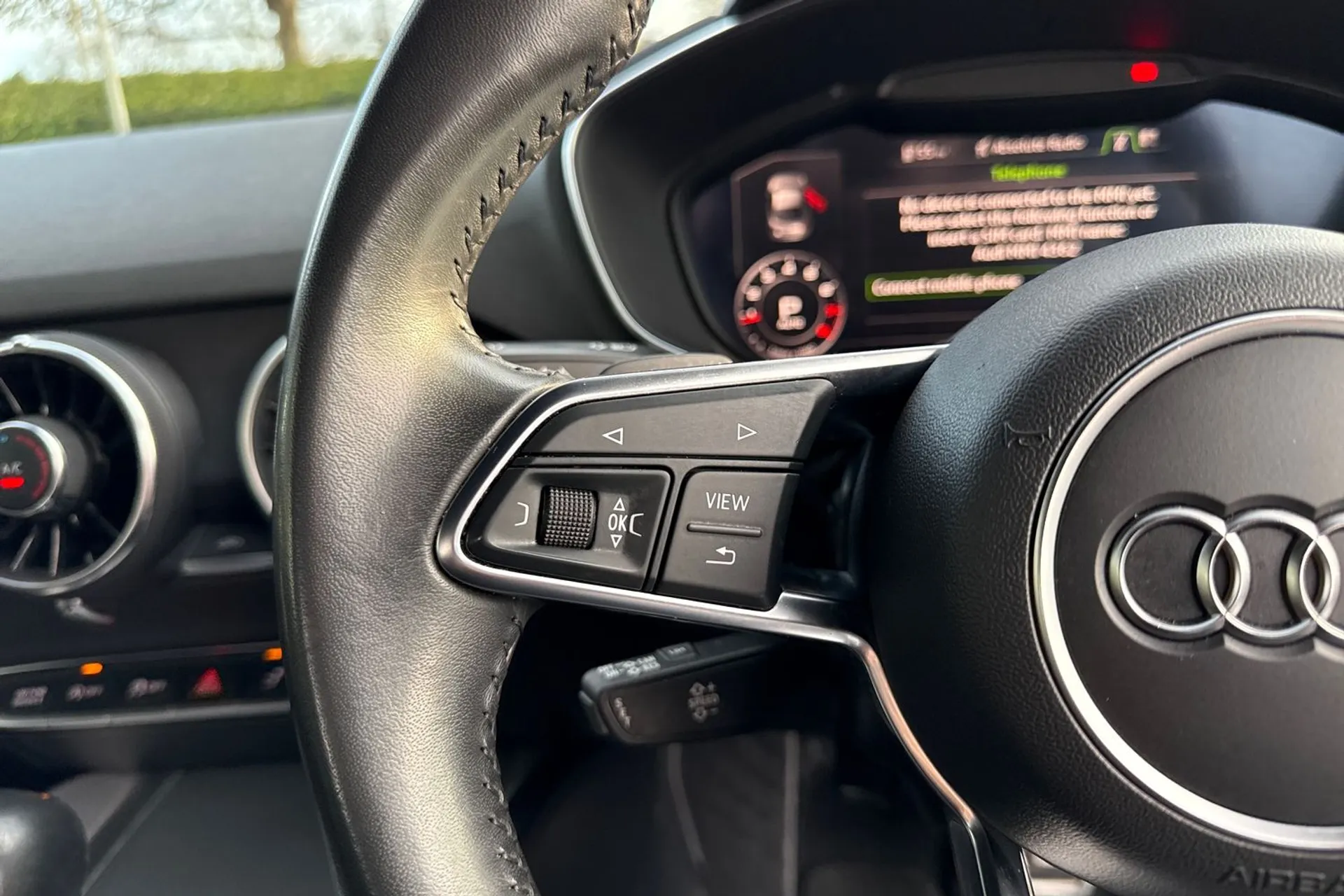 Audi TT thumbnail image number 25