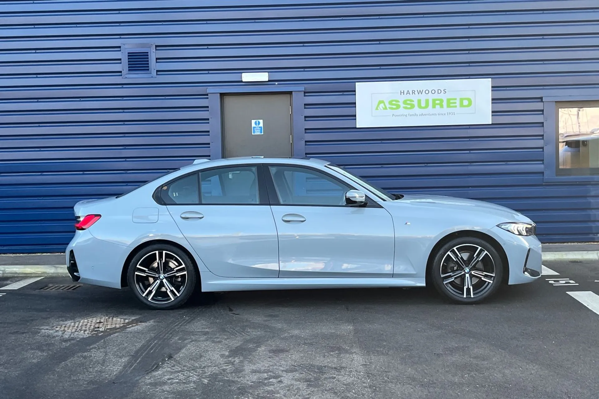 BMW 3 SERIES thumbnail image number 2