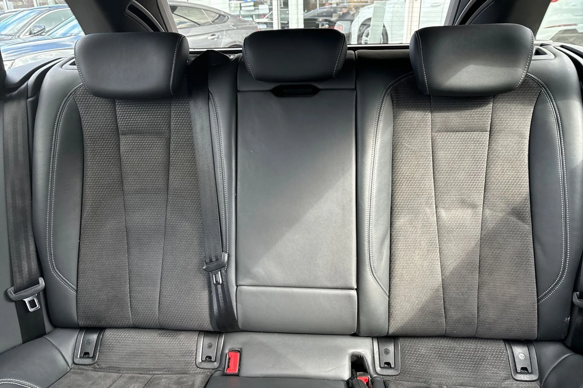 Audi A4 thumbnail image number 31