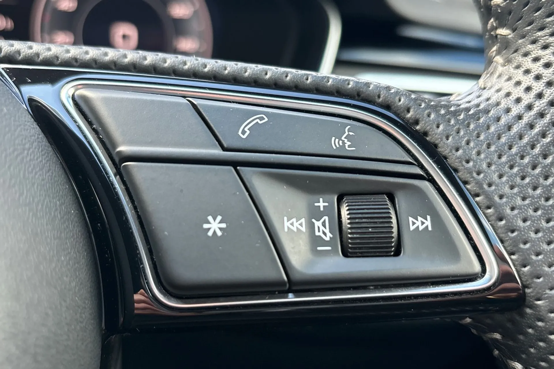 Audi A4 thumbnail image number 38