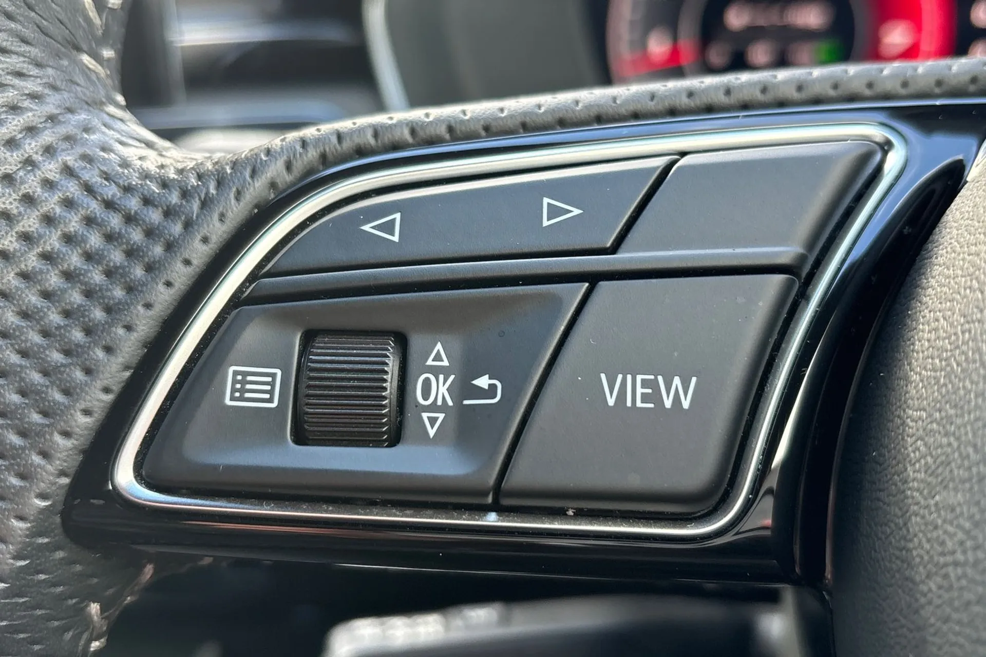 Audi A4 thumbnail image number 37