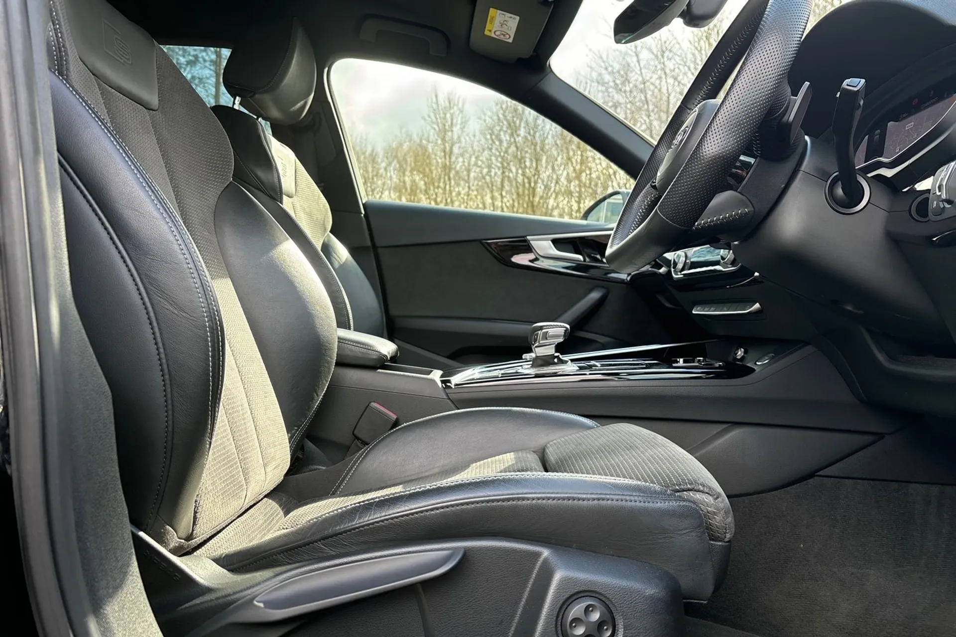Audi A4 thumbnail image number 25