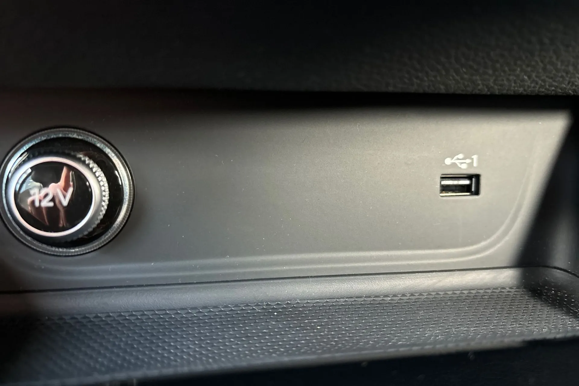 Audi A4 thumbnail image number 44