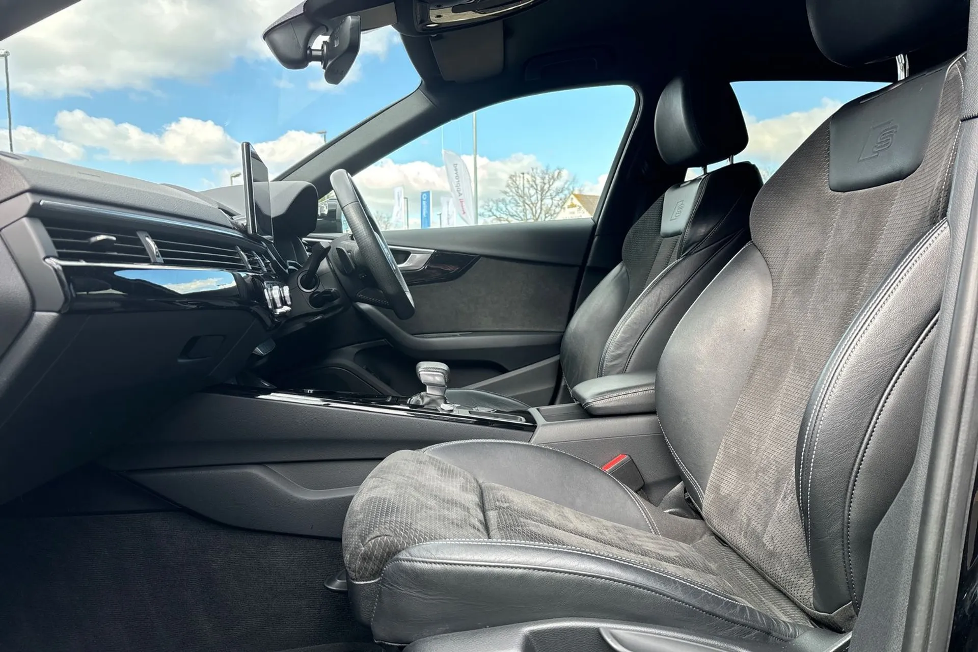 Audi A4 thumbnail image number 28
