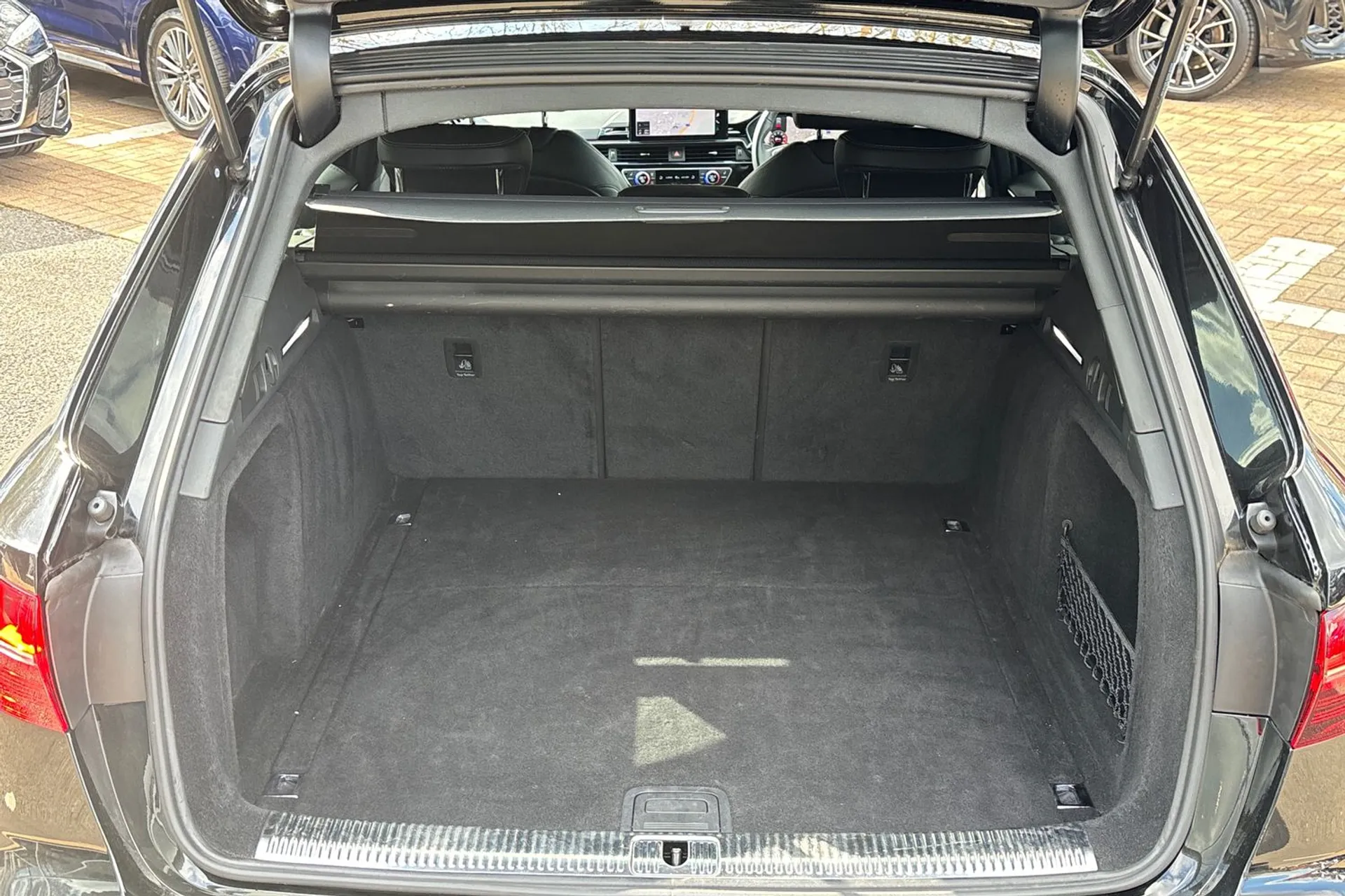 Audi A4 thumbnail image number 19