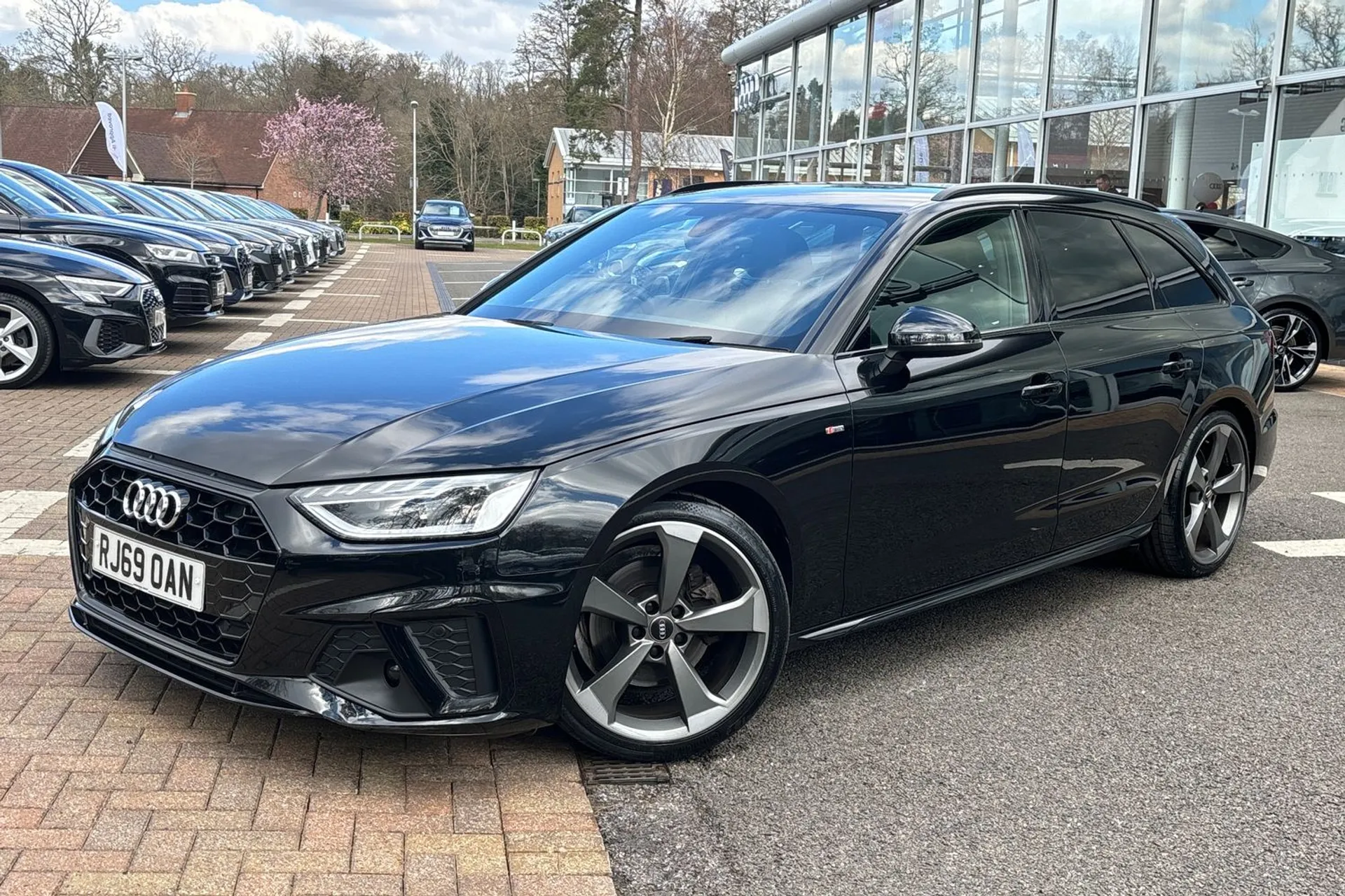 Audi A4 thumbnail image number 11