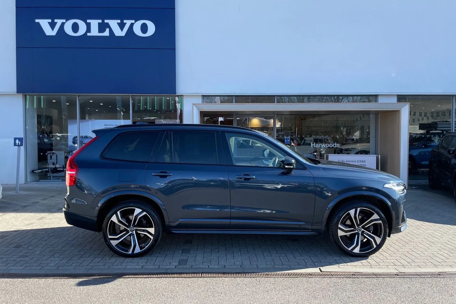 Volvo XC90 thumbnail image number 2