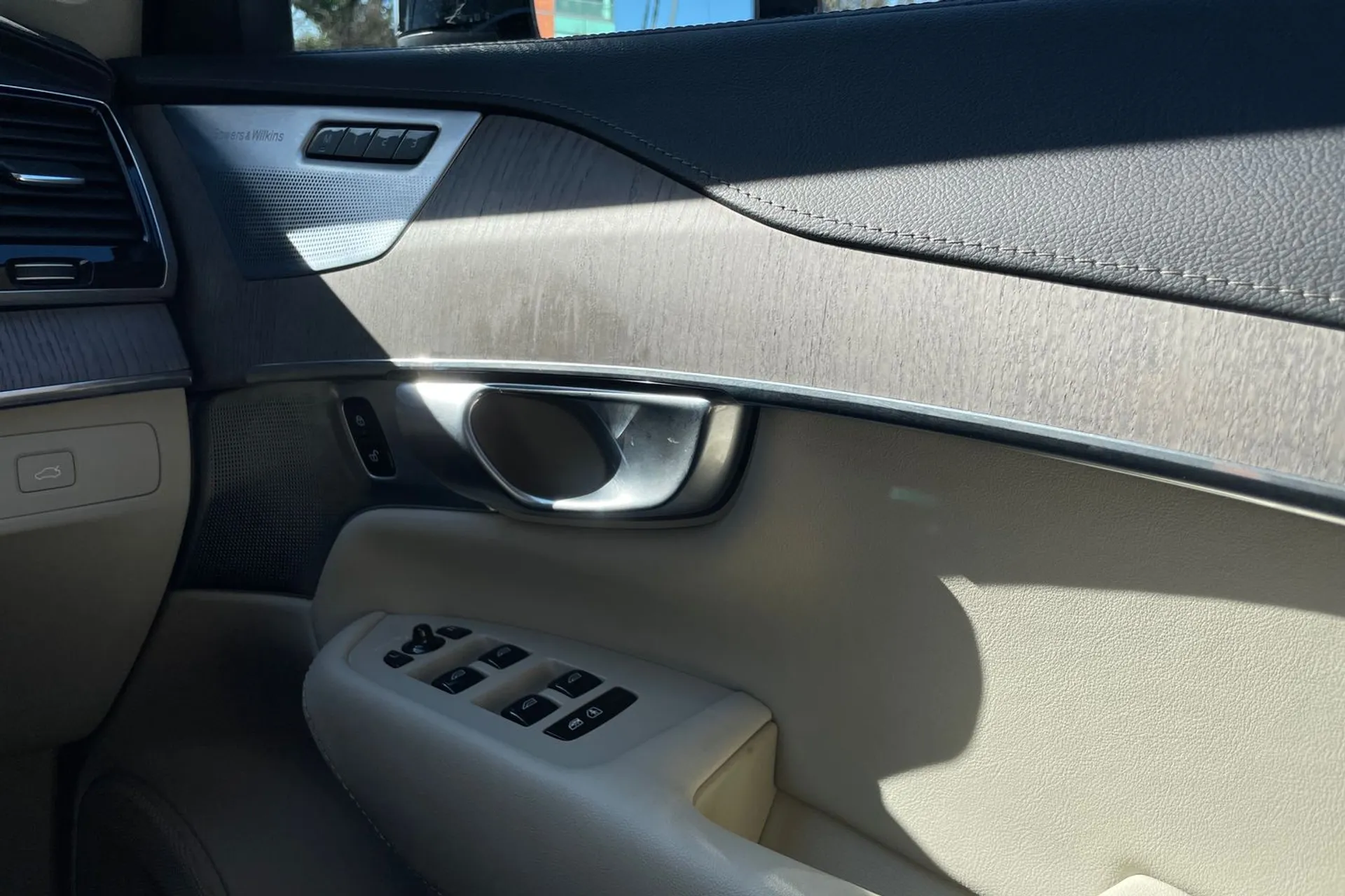 Volvo XC90 thumbnail image number 44