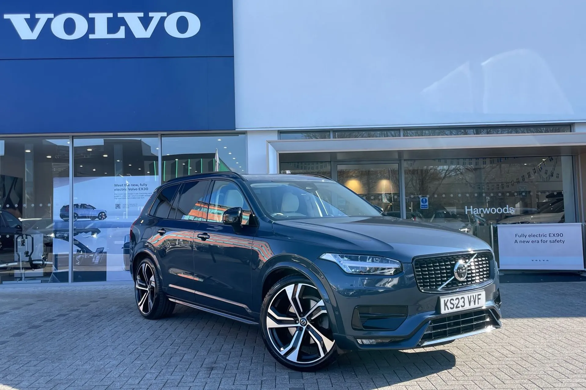 Volvo XC90 focused image