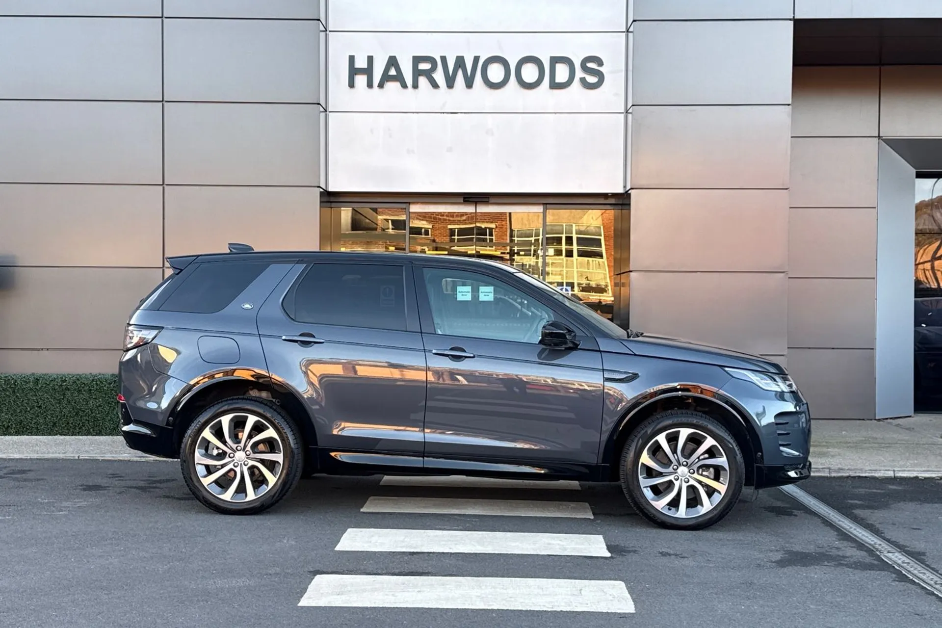 LAND ROVER DISCOVERY SPORT thumbnail image number 2