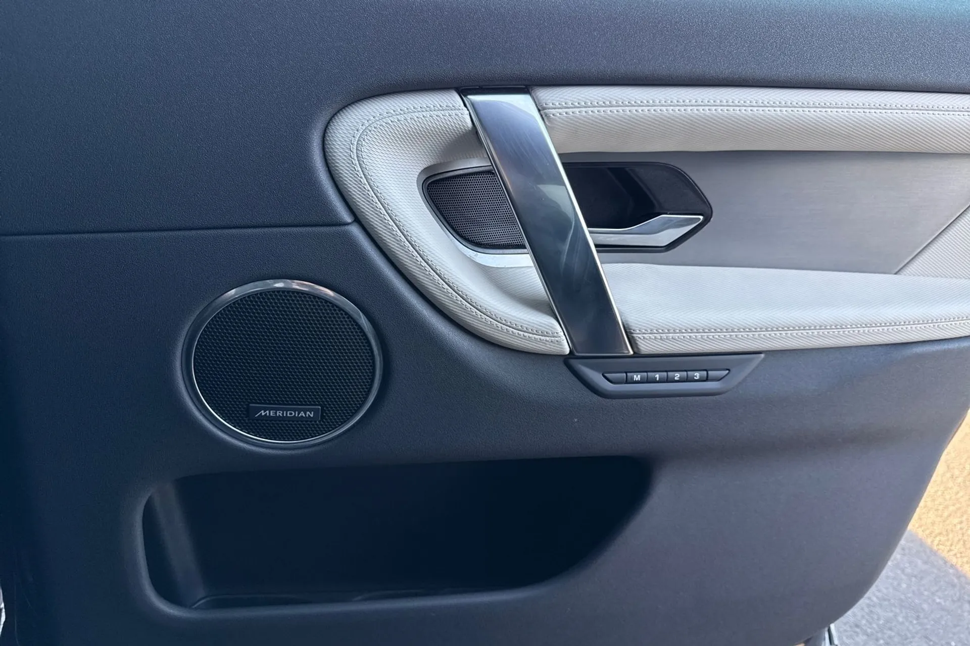 LAND ROVER DISCOVERY SPORT thumbnail image number 51