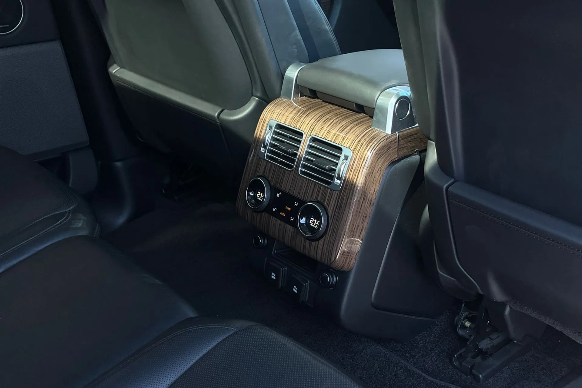 LAND ROVER RANGE ROVER thumbnail image number 35