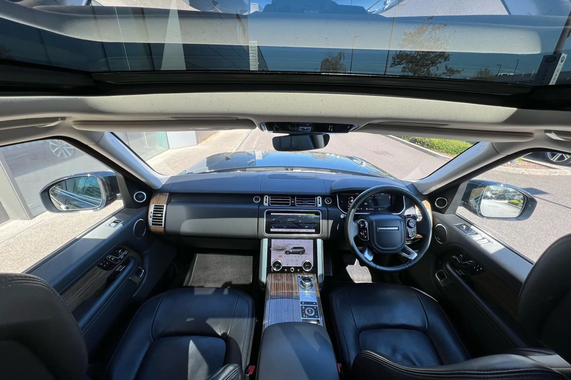LAND ROVER RANGE ROVER thumbnail image number 3