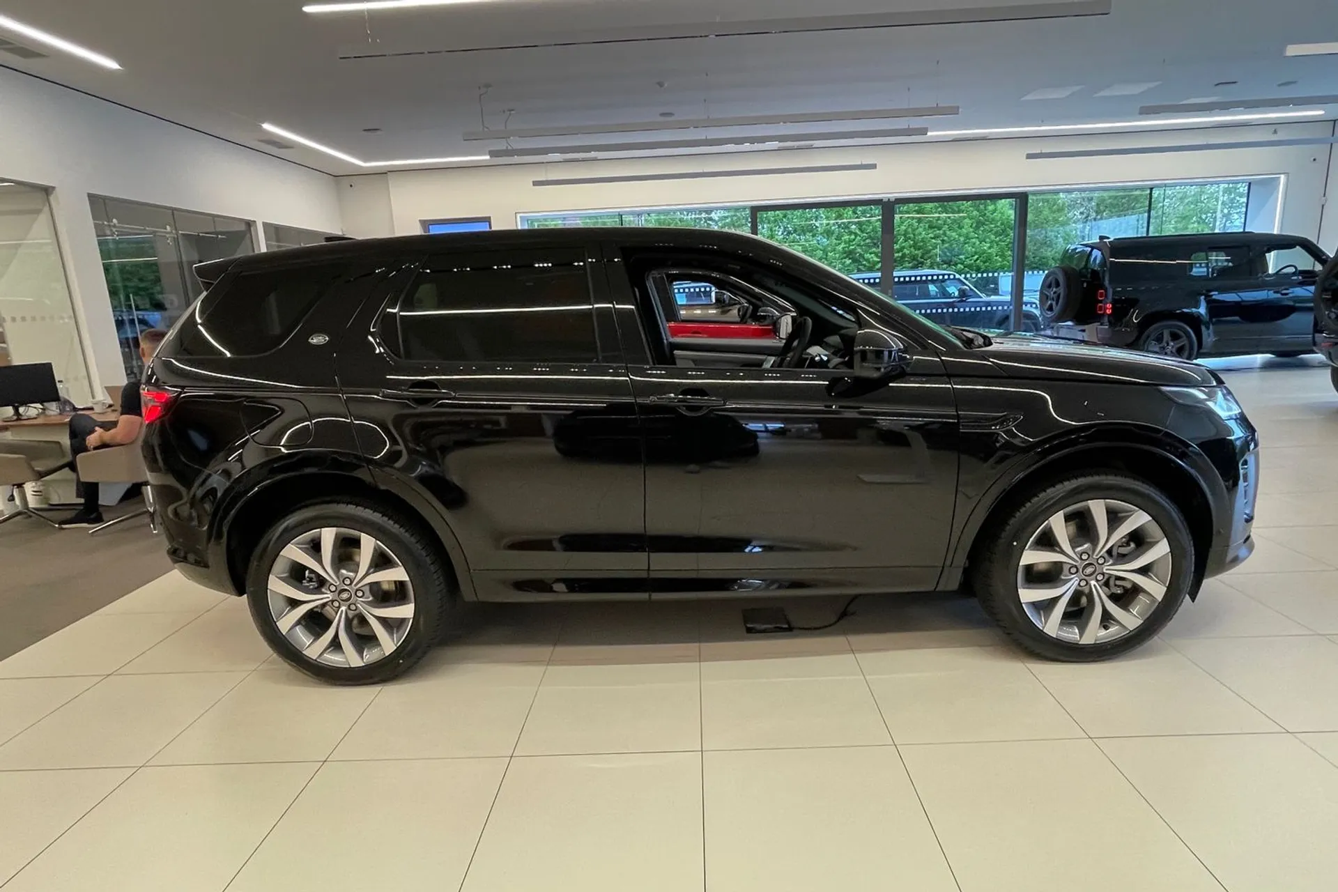 LAND ROVER DISCOVERY SPORT thumbnail image number 2