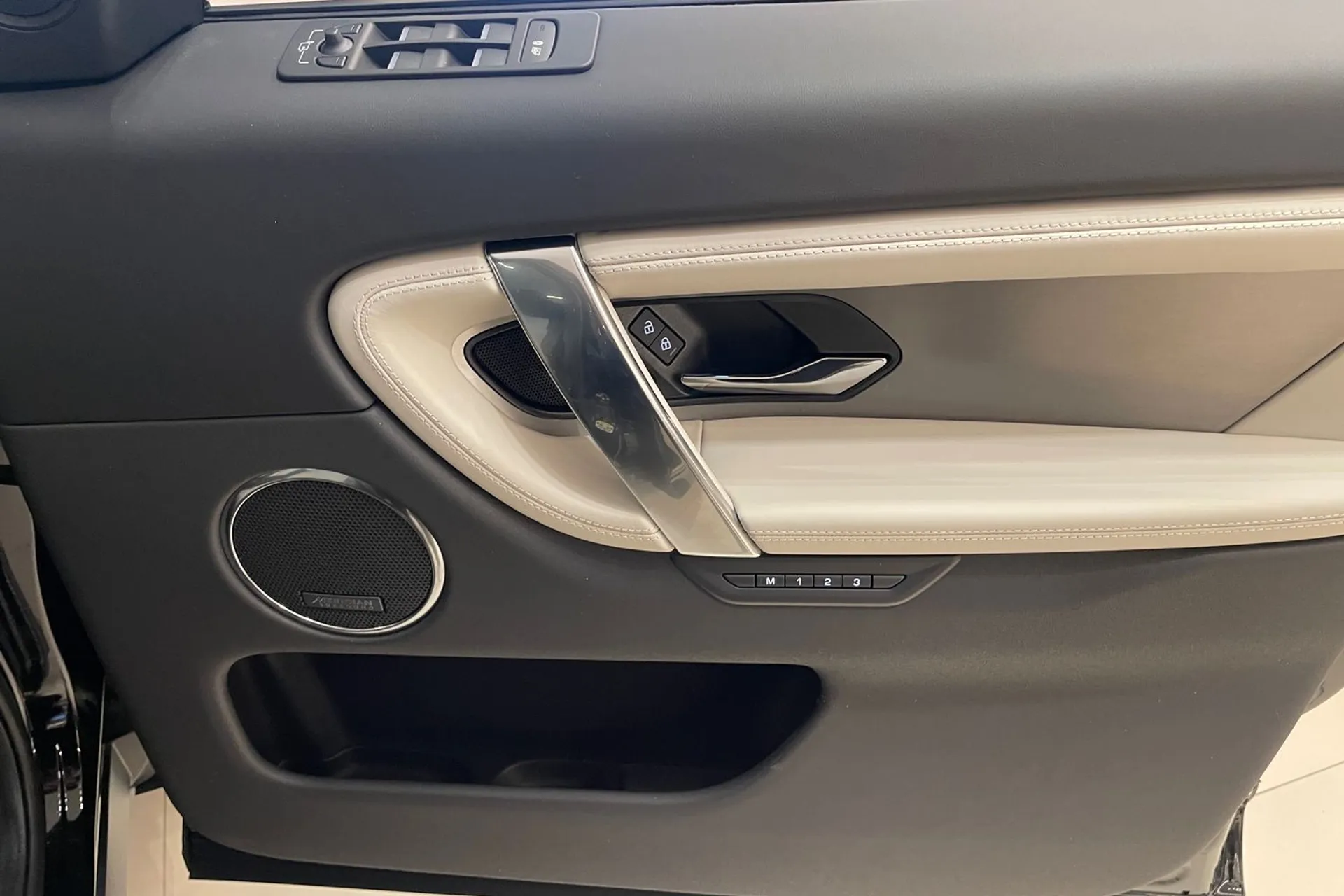 LAND ROVER DISCOVERY SPORT thumbnail image number 28