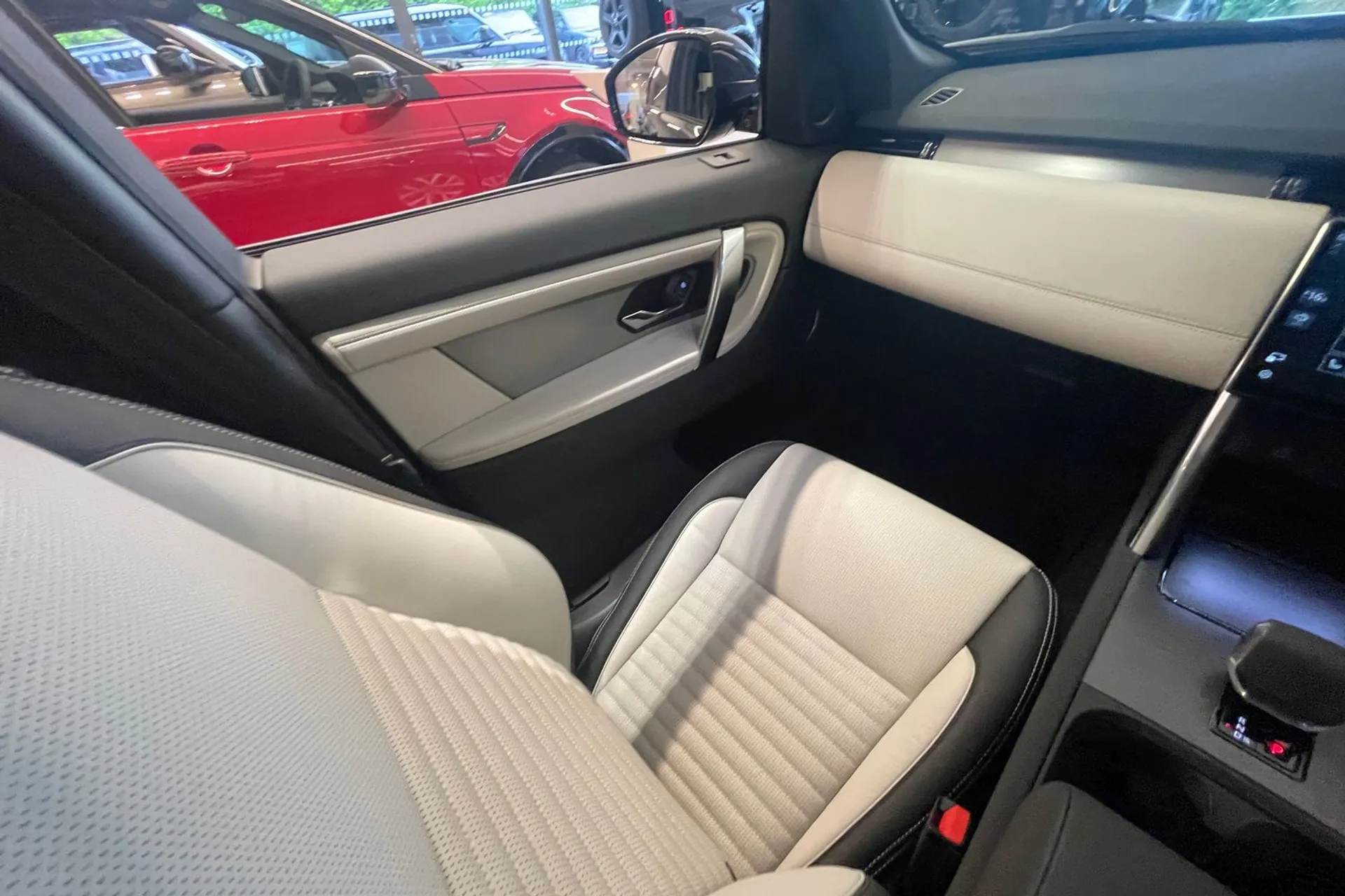 LAND ROVER DISCOVERY SPORT thumbnail image number 11