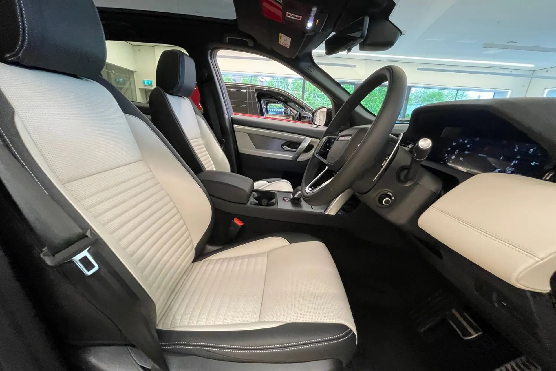 LAND ROVER DISCOVERY SPORT thumbnail image number 9