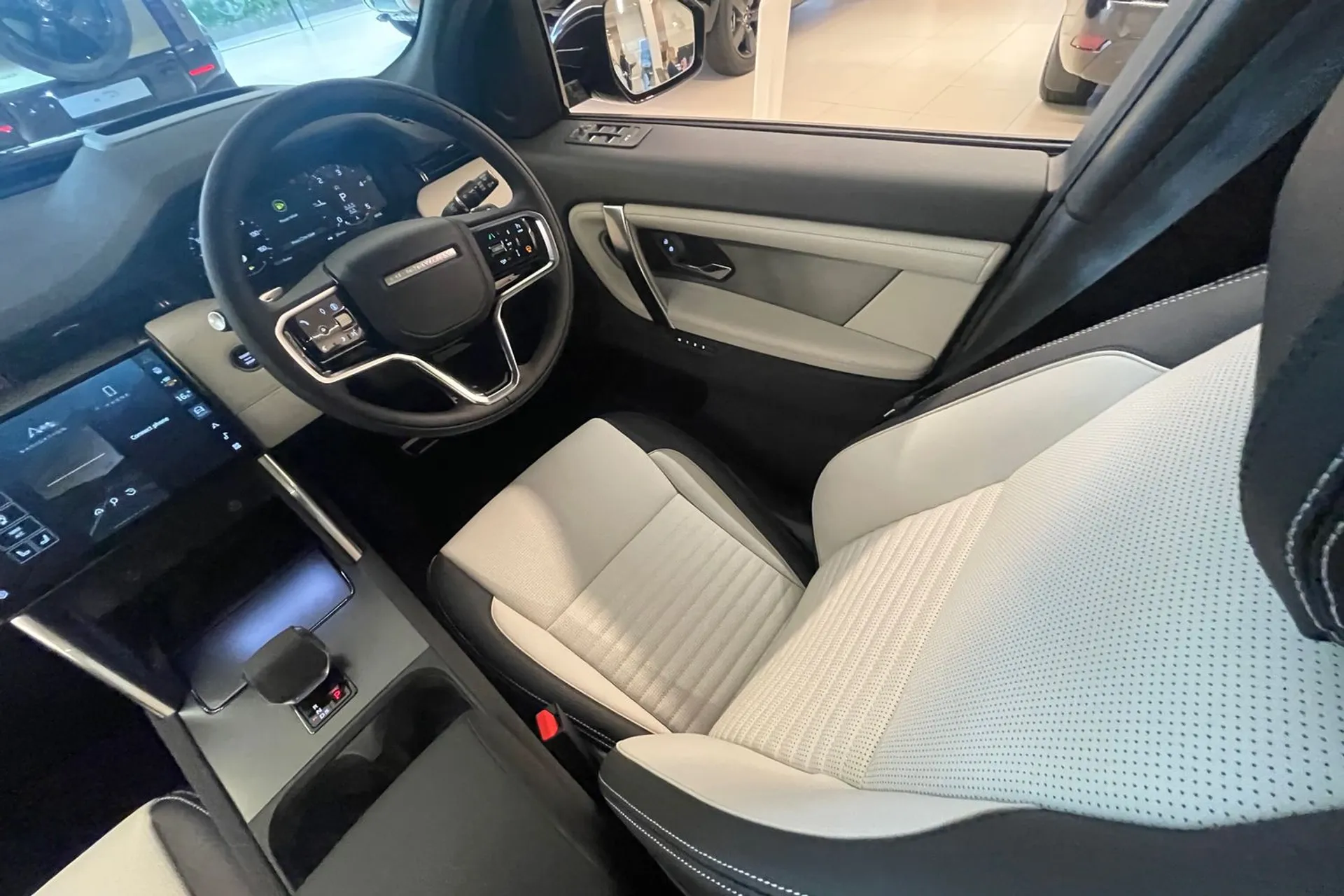 LAND ROVER DISCOVERY SPORT thumbnail image number 12