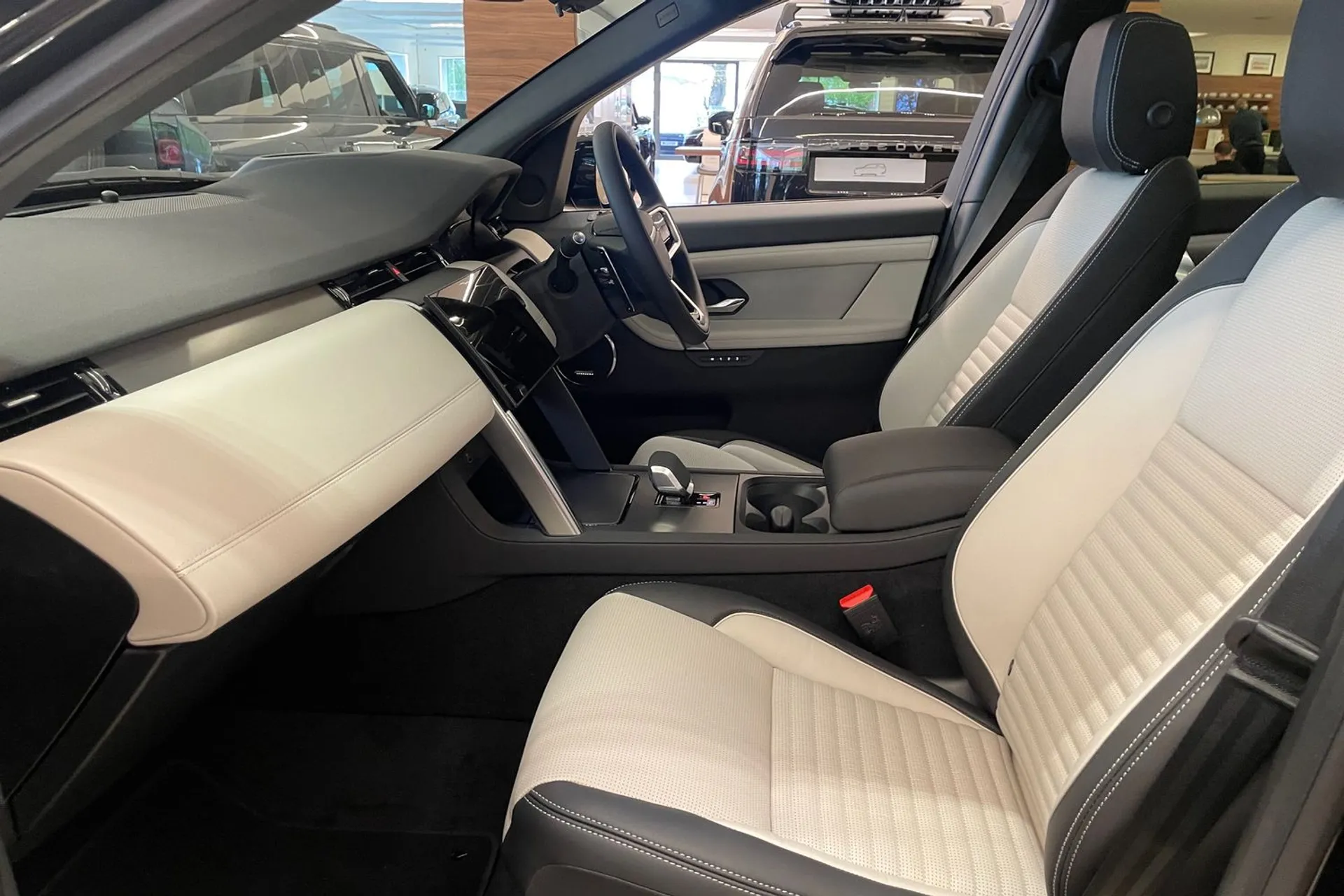 LAND ROVER DISCOVERY SPORT thumbnail image number 10