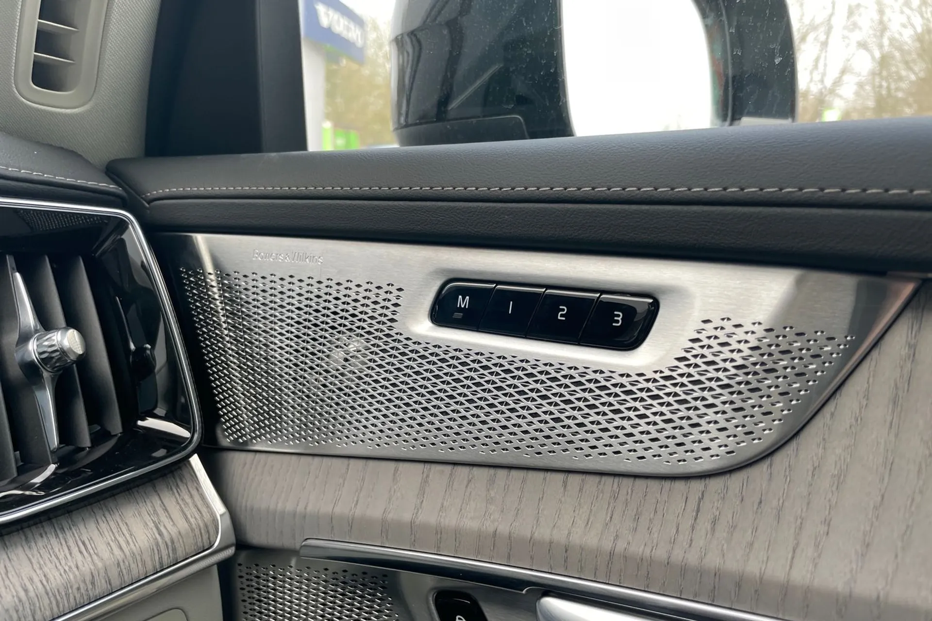 Volvo XC90 thumbnail image number 48