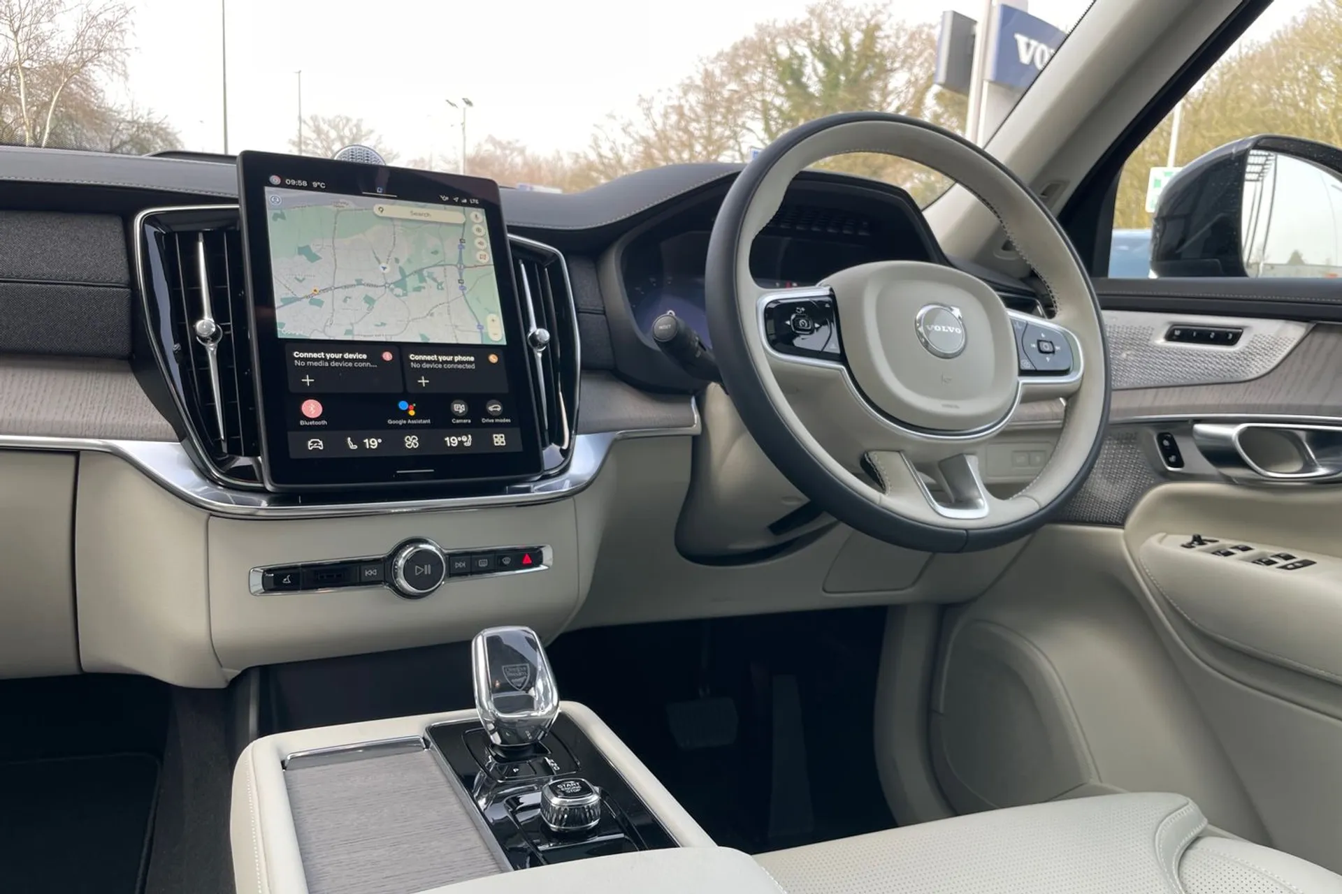 Volvo XC90 thumbnail image number 36