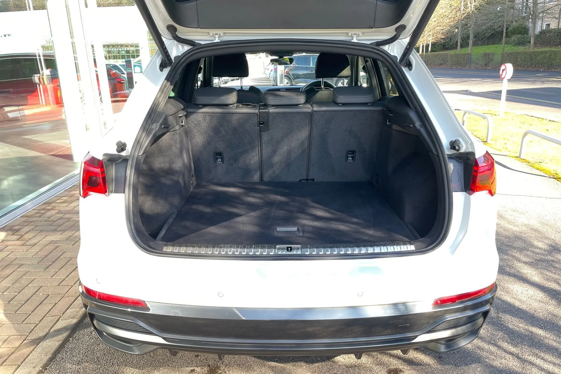 Audi Q3 thumbnail image number 18