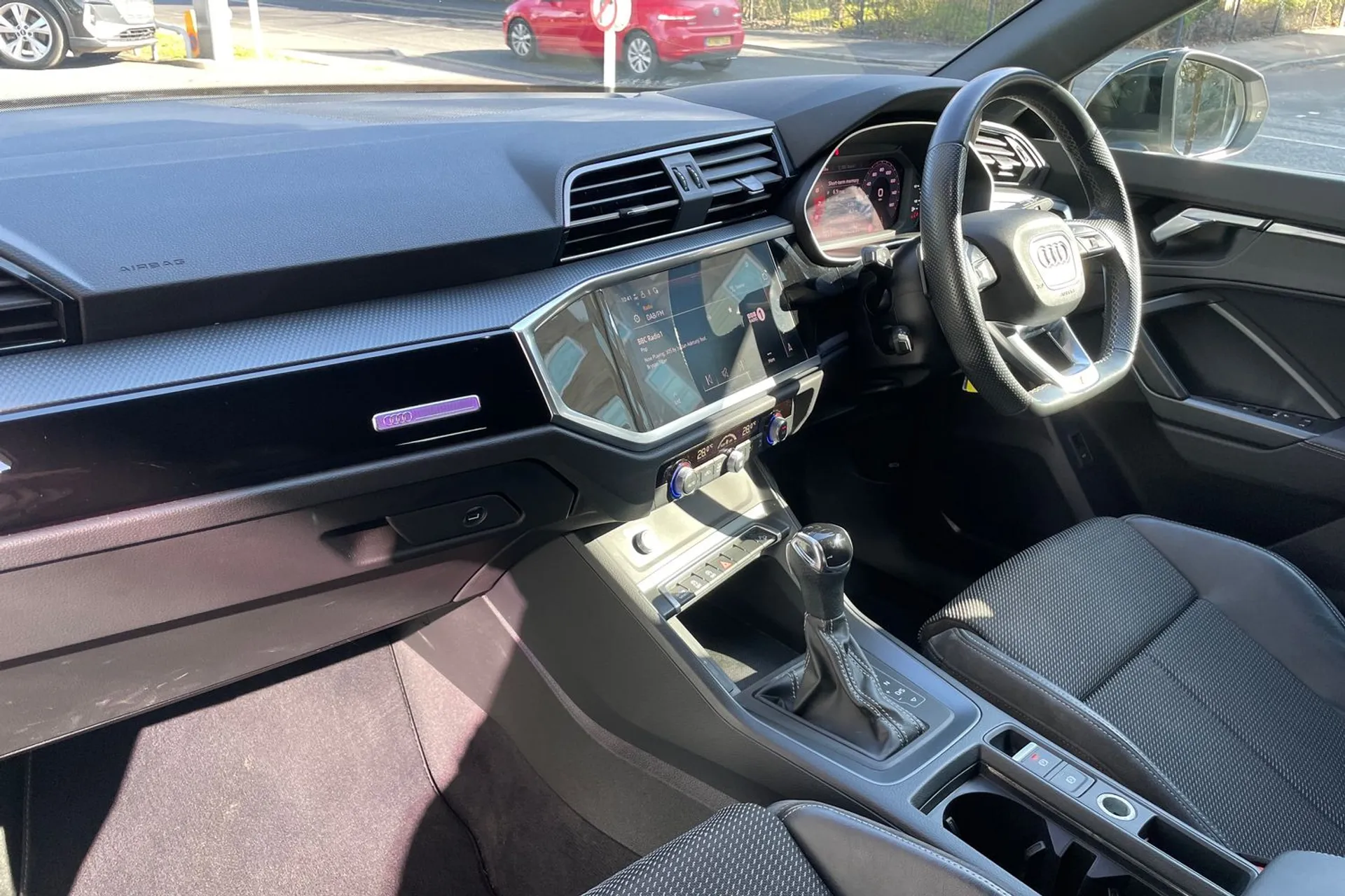 Audi Q3 thumbnail image number 26